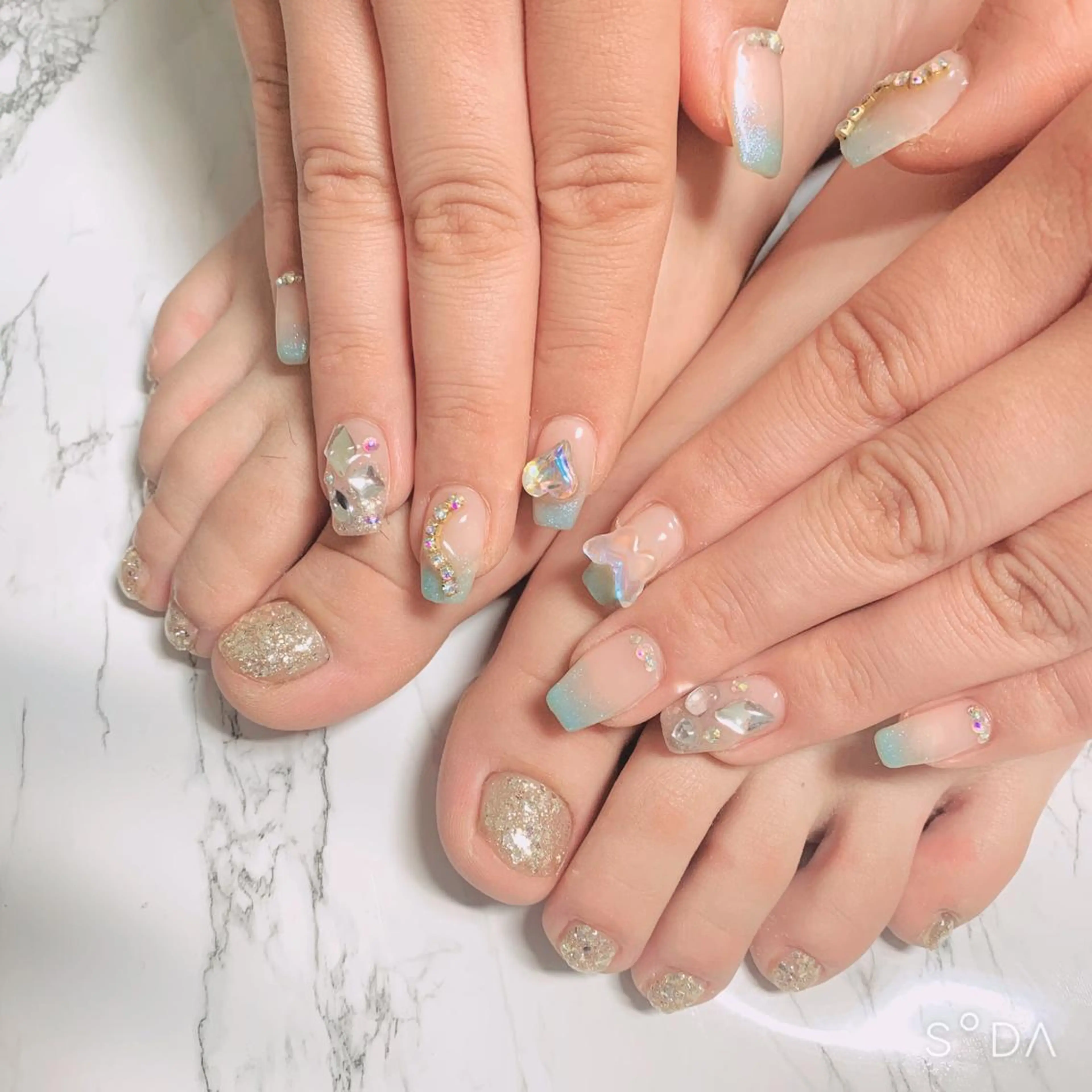 ネイル フットネイル ジェルネイル キラキラネイル 韓国ネイル ラメ(グリッター) Nailsalon Spina 琴美のネイルデザイン