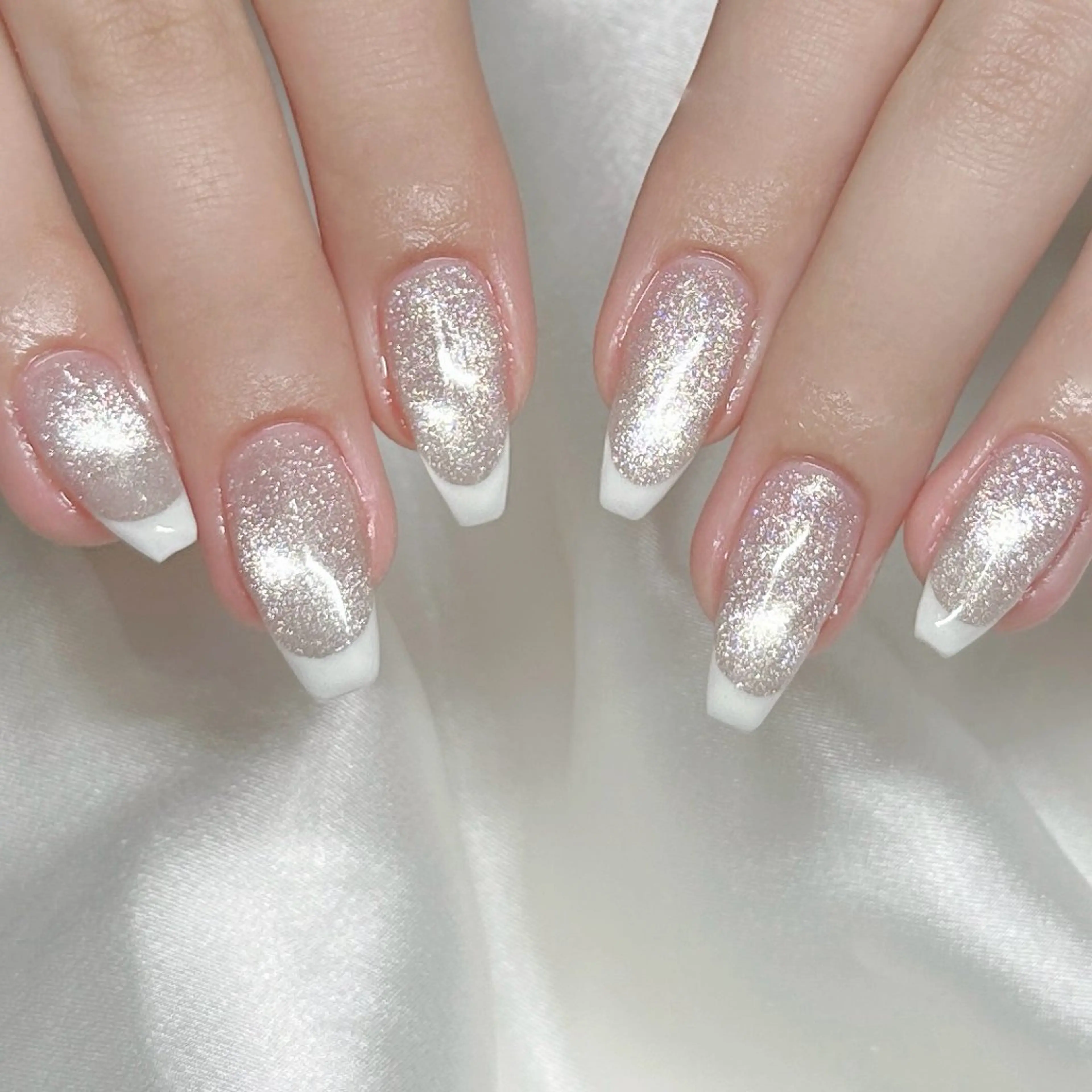 ネイル フレンチネイル キラキラネイル 韓国ネイル マグネットネイル 春ネイル ハンドネイル L'oeillet所属・L'oeillet HIBIKIのネイルデザイン