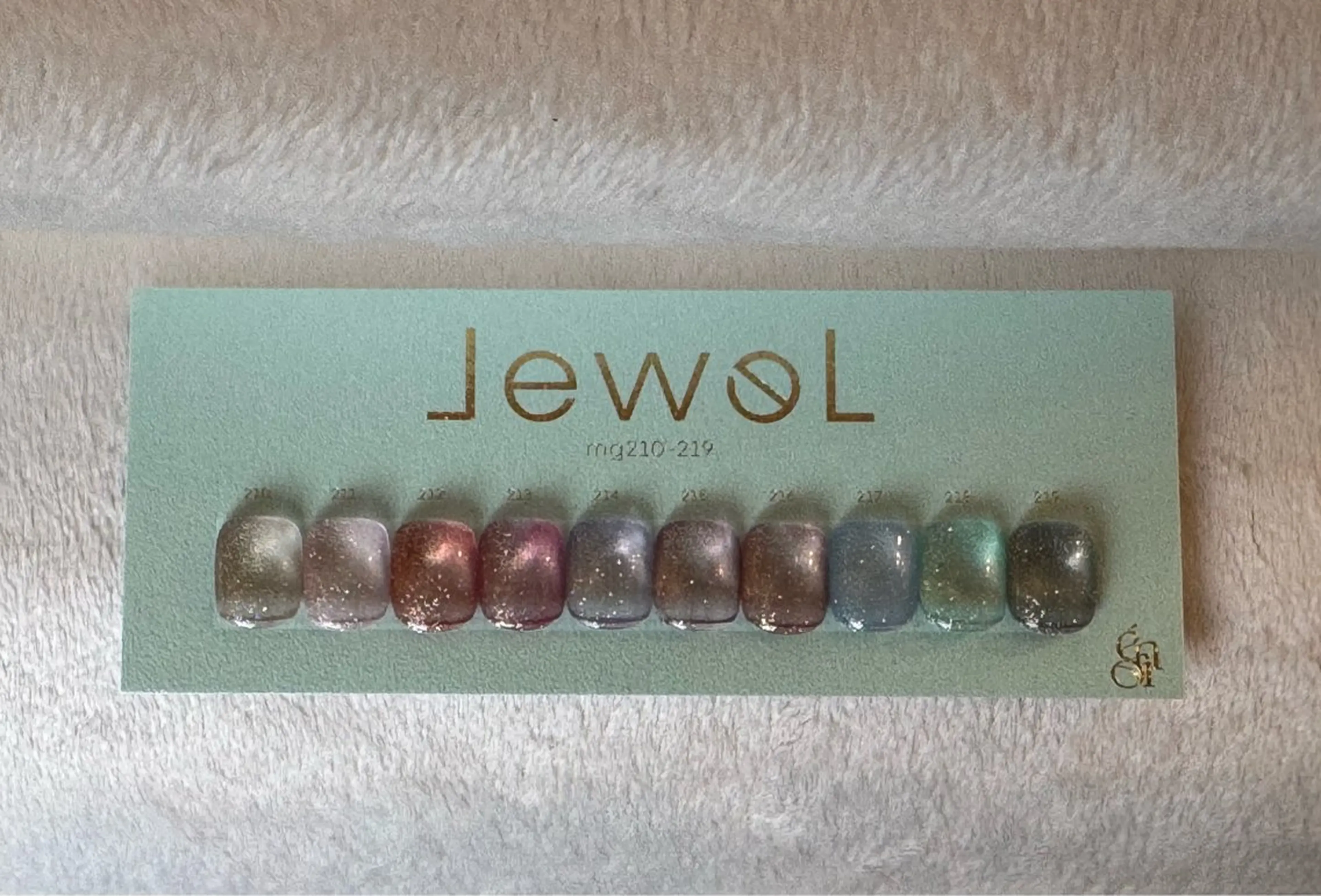 ネイル ゴールド キラキラネイル ハンドネイル private nail salon  serein所属・hana🌸 恵比寿ネイルのネイルデザイン