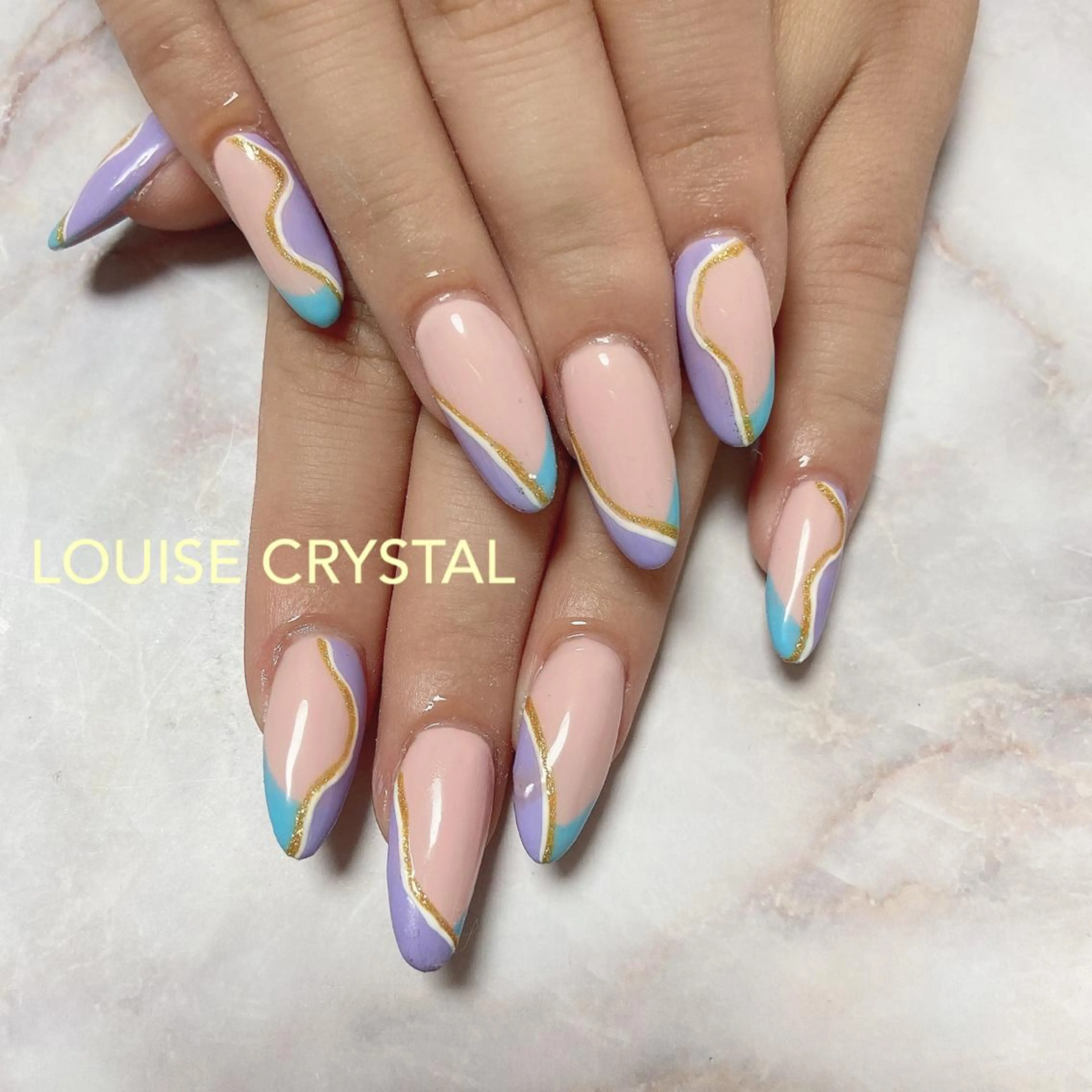 ネイル ハンドネイル LOUISE CRYSTALのネイルデザイン