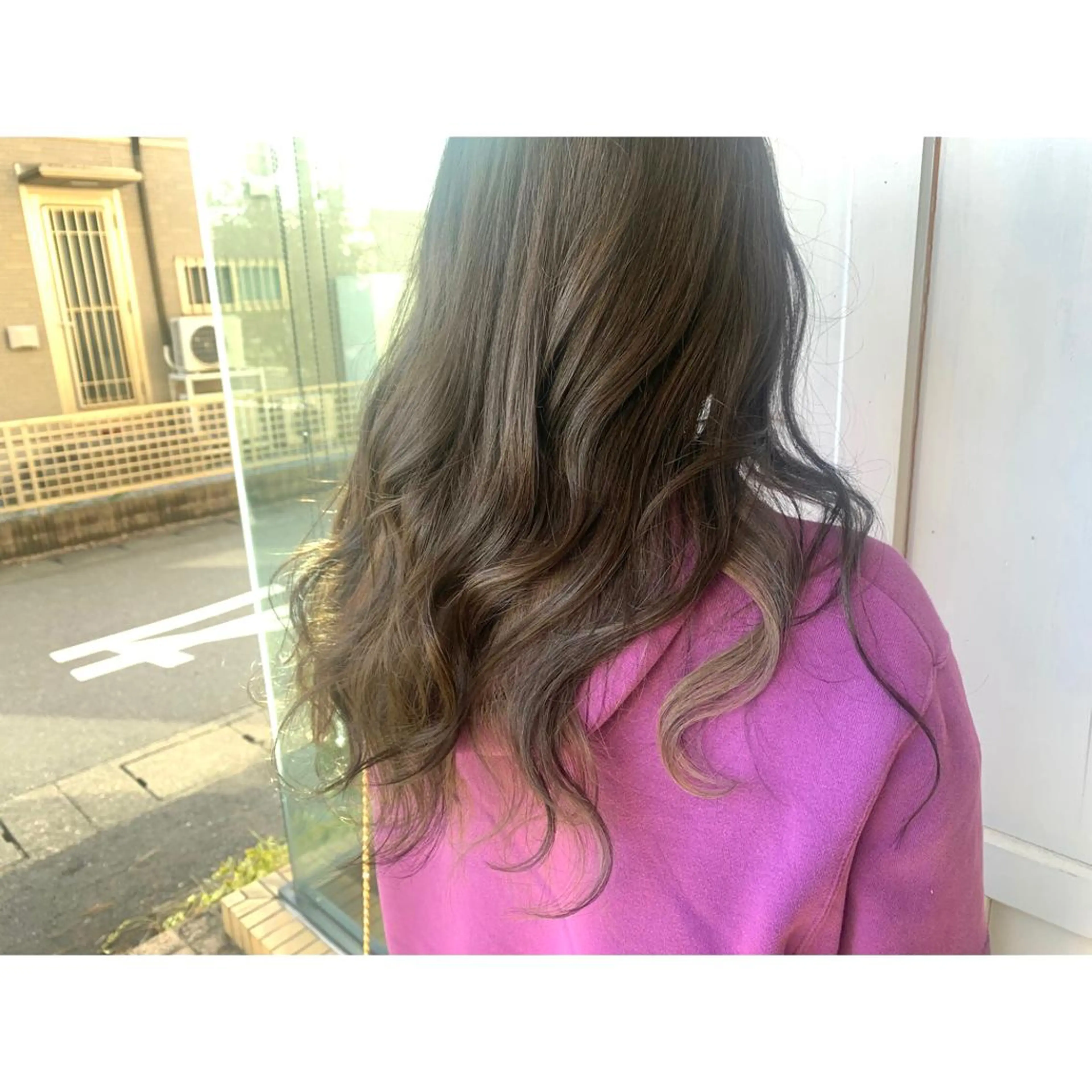 ロング カラー グレージュ ヘアカラー トリートメント ツキダテ ユイのヘアスタイル