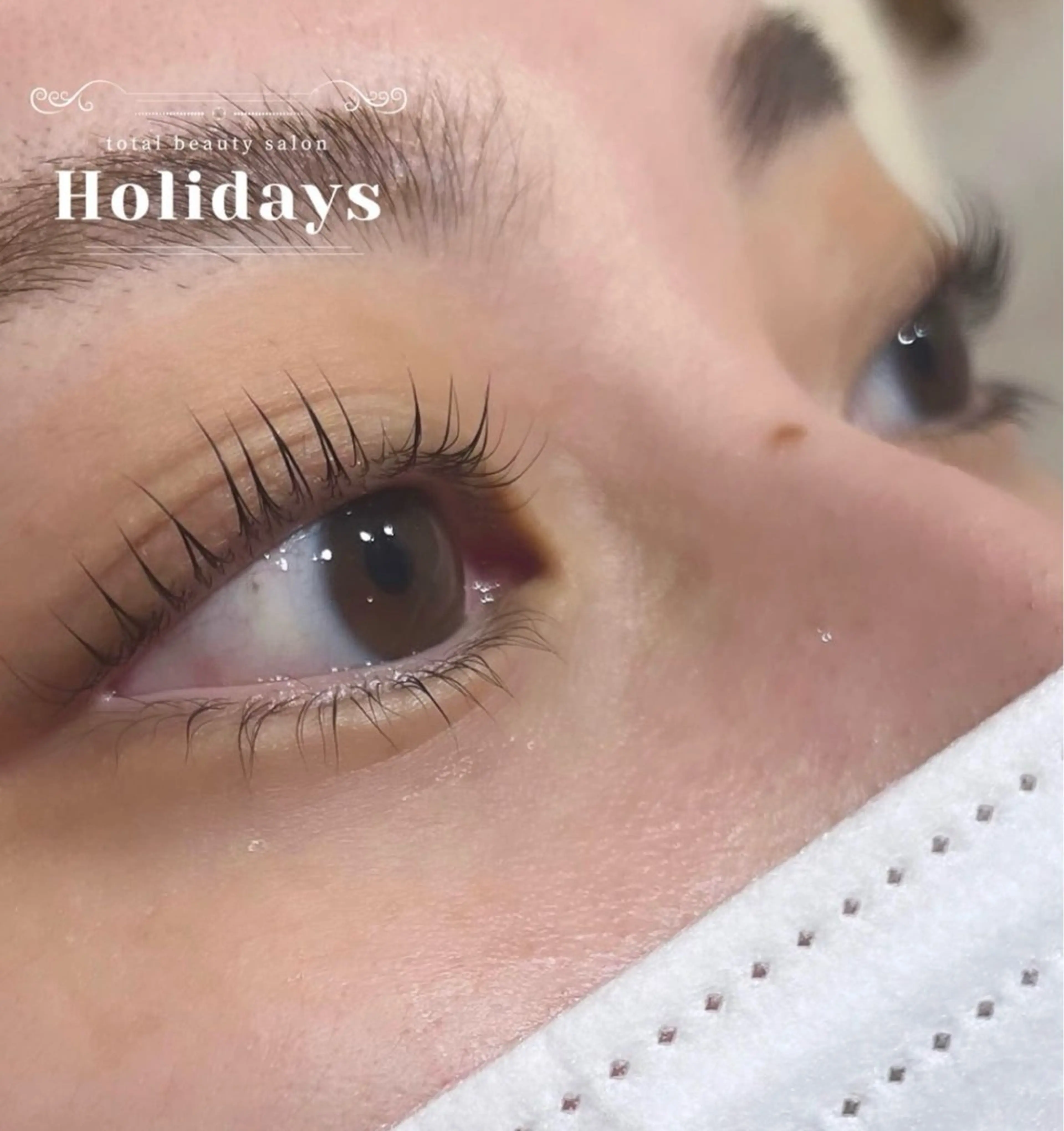 パリジェンヌラッシュリフト（上）の写真