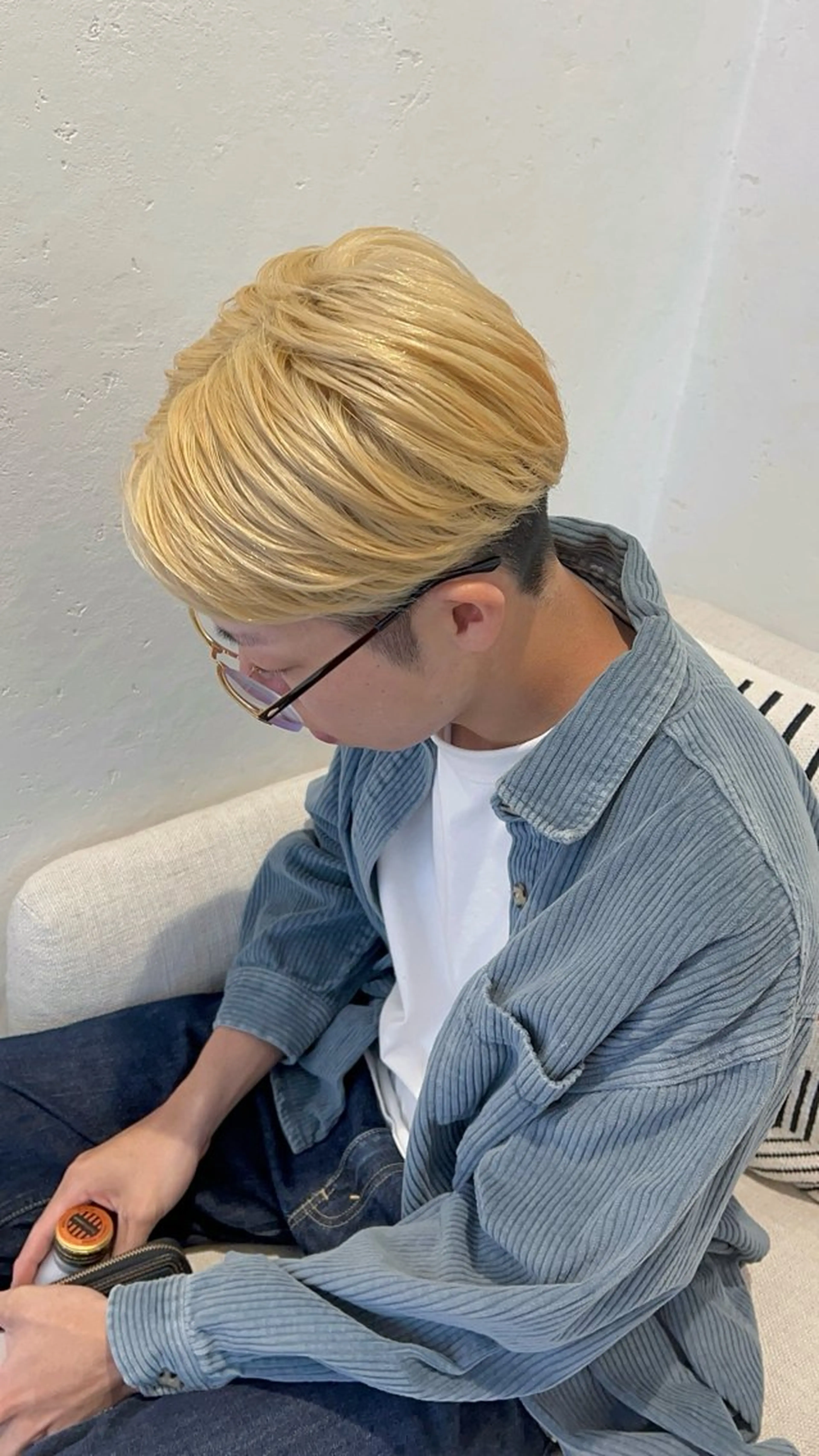 カラー ブリーチ 抜きっぱなしブロンド amiehairroom所属・むらたナチュラルパー マ🌀透明感カラーのヘアスタイル