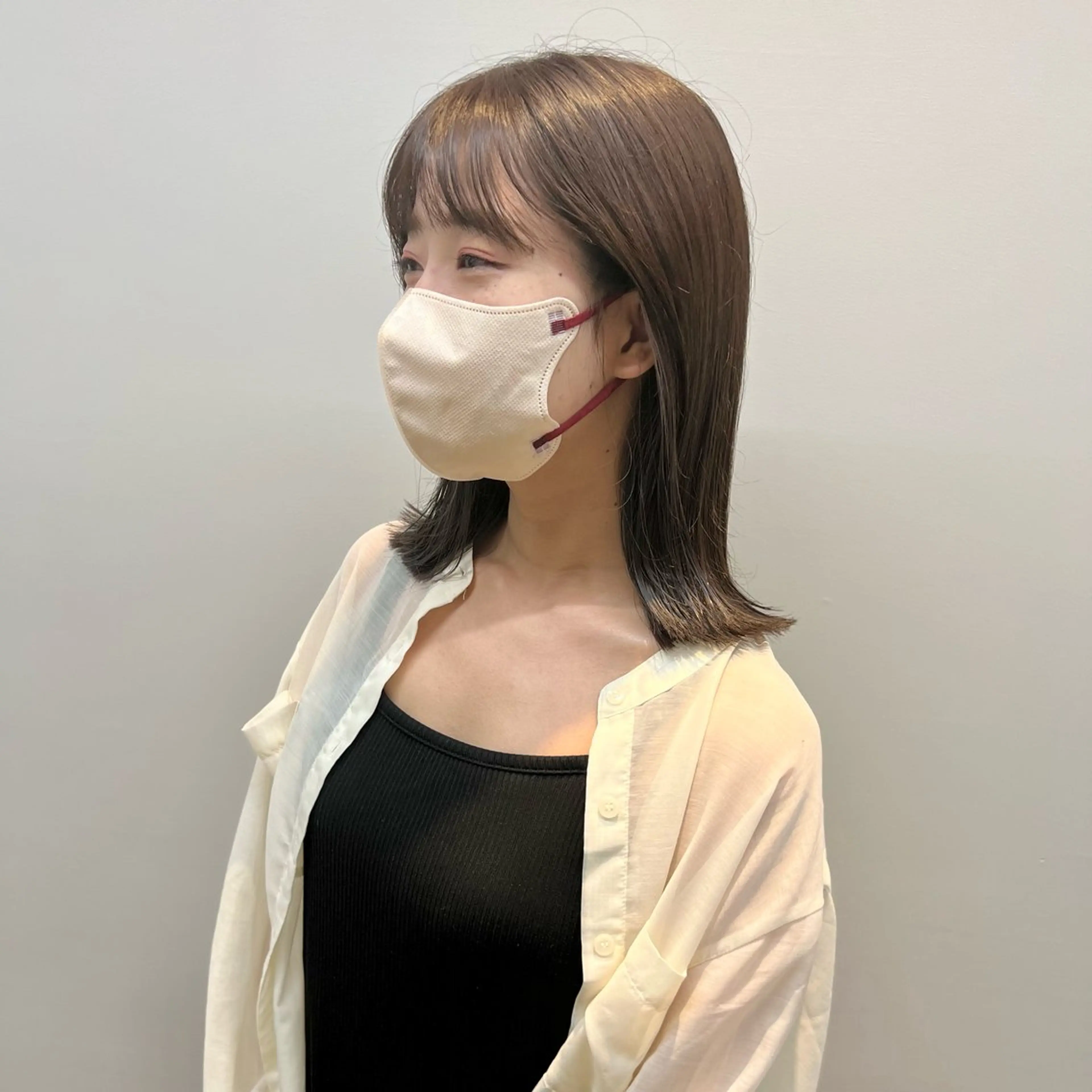 ミディアム 【レイヤー/透明感/ ハイトーン】Rionのヘアスタイル