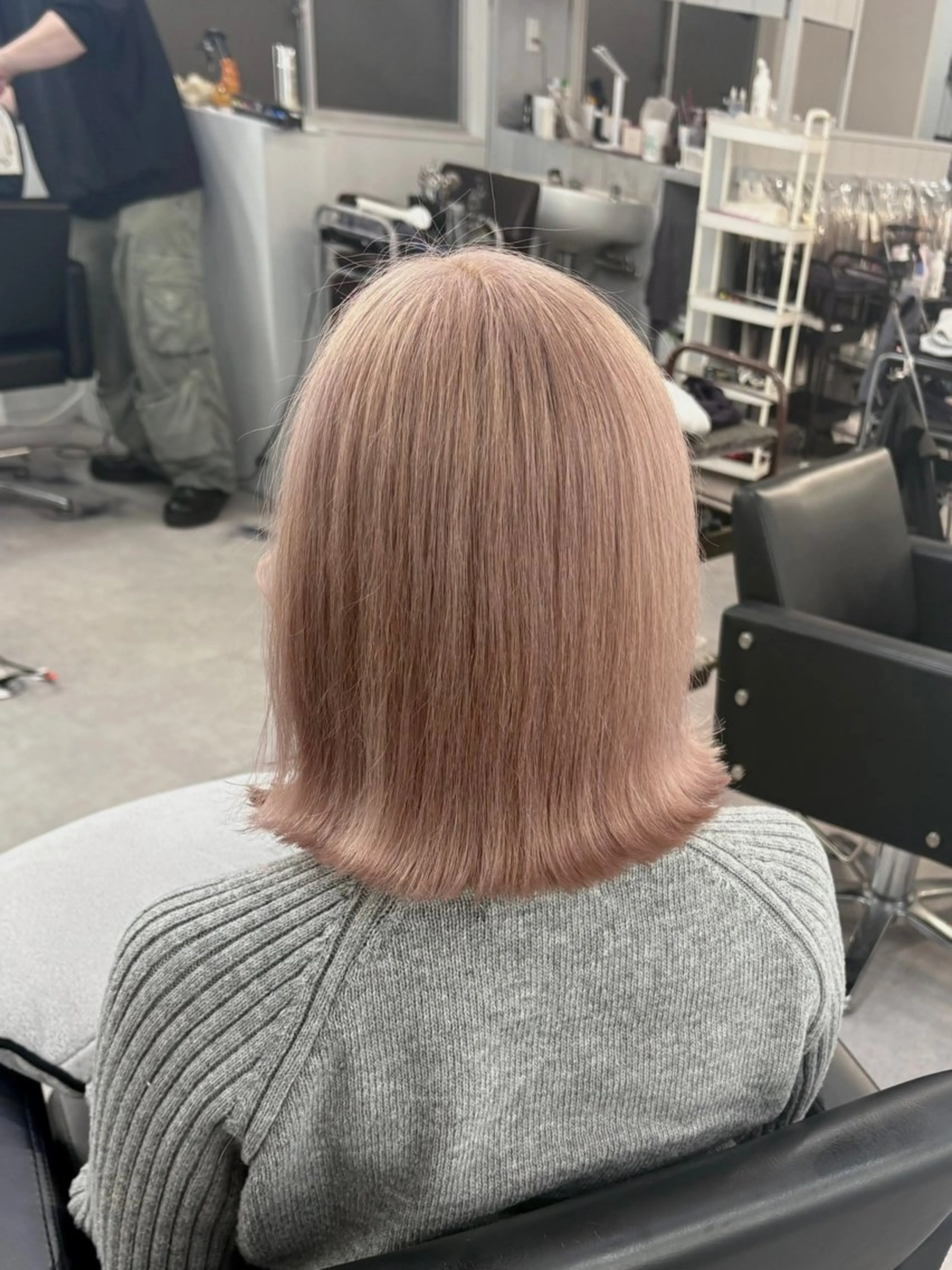 ミディアム カラー ミルクティーベージュ /ピンク/大阪/堀江のヘアスタイル