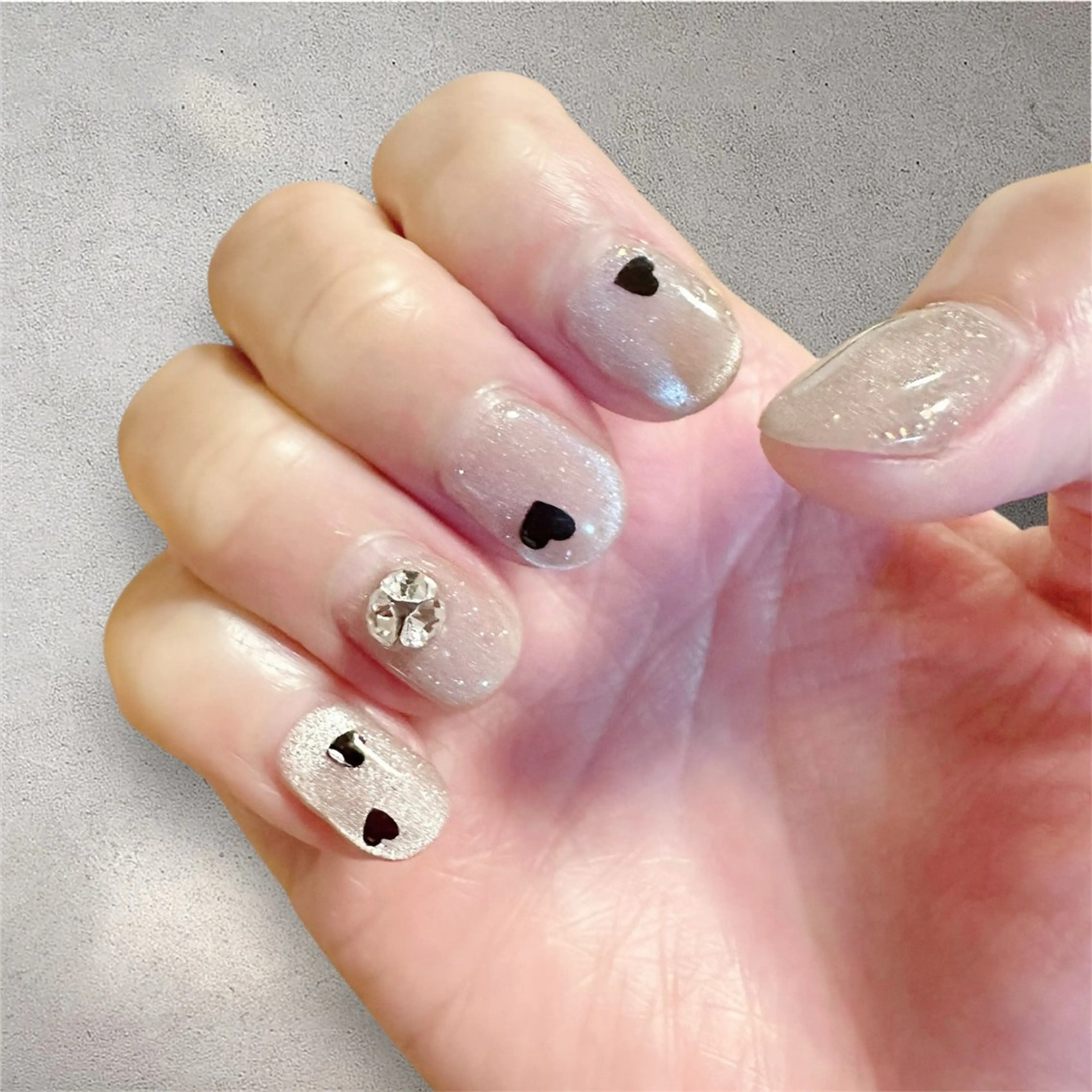 ネイル ハート ホログラムネイル ストーンネイル IRODORI SAYOのネイルデザイン