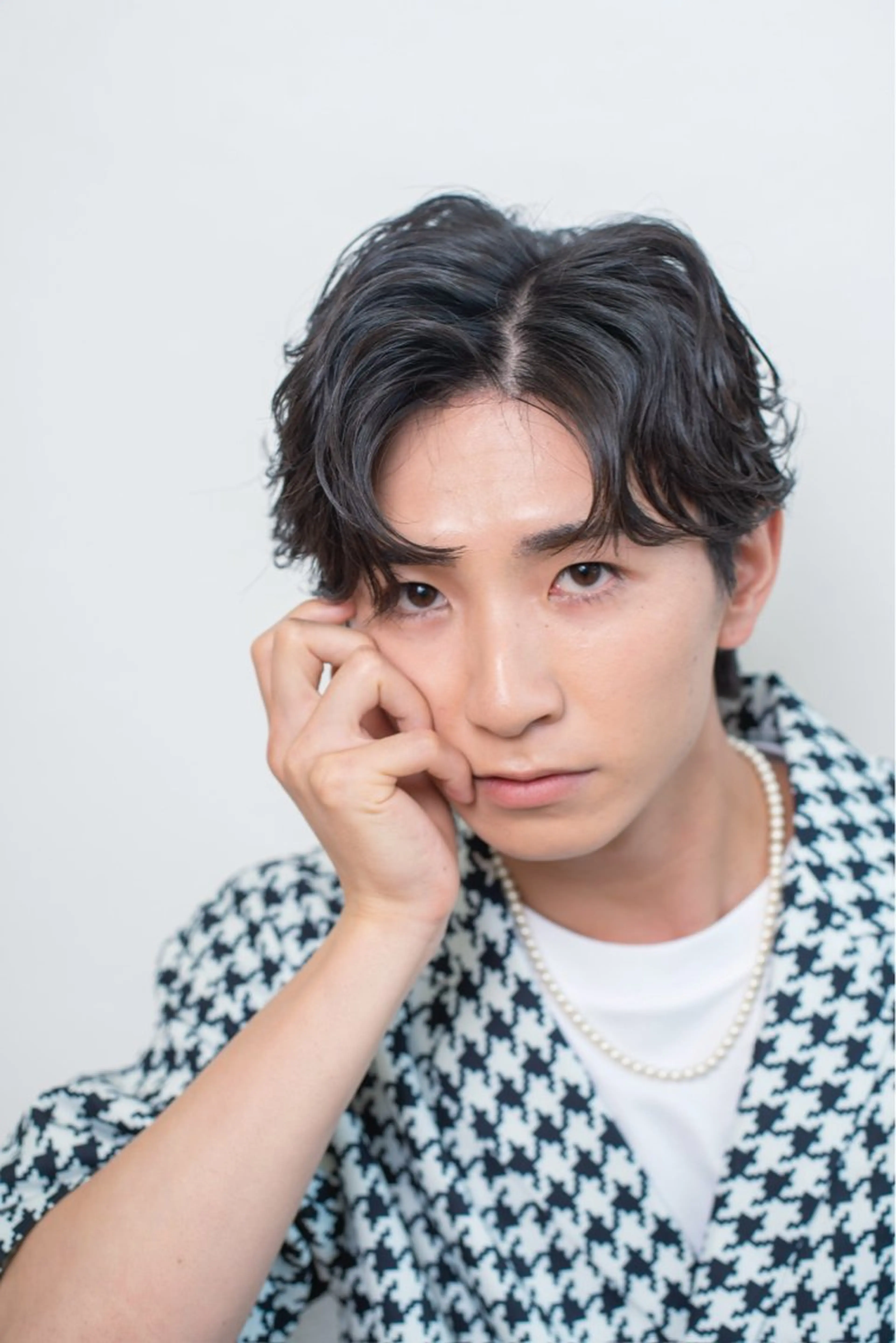 ショート パーマ メンズ カルマパーマ メンズパーマ カット パーマ 韓国風メンズ/毛流れ ヘアなら須田龍世のヘアスタイル