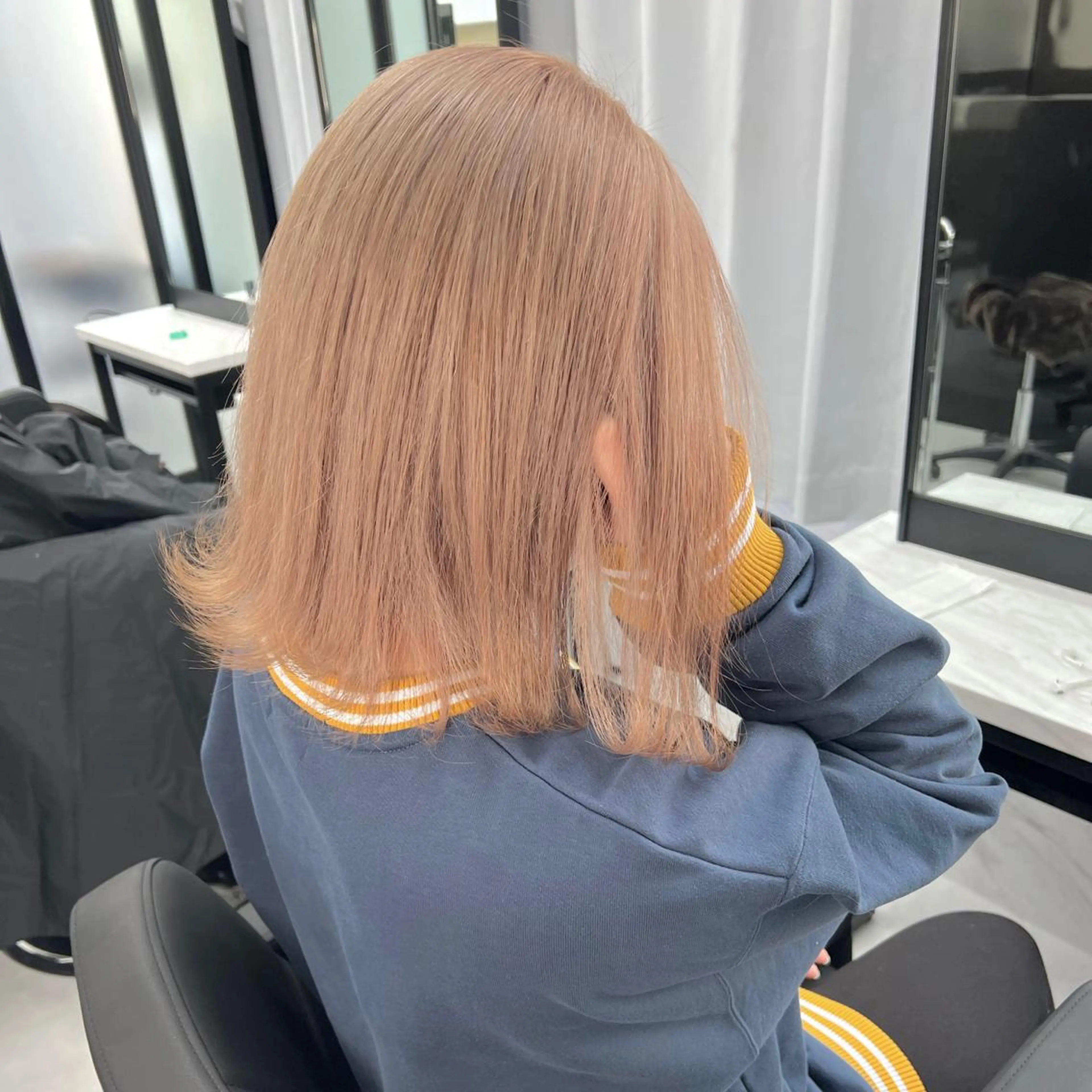 ミディアム カラー シールエクステ ハイトーンカラー エクステ ヘアカラー シールエクステ特化 ハイトーン、NANAのヘアスタイル