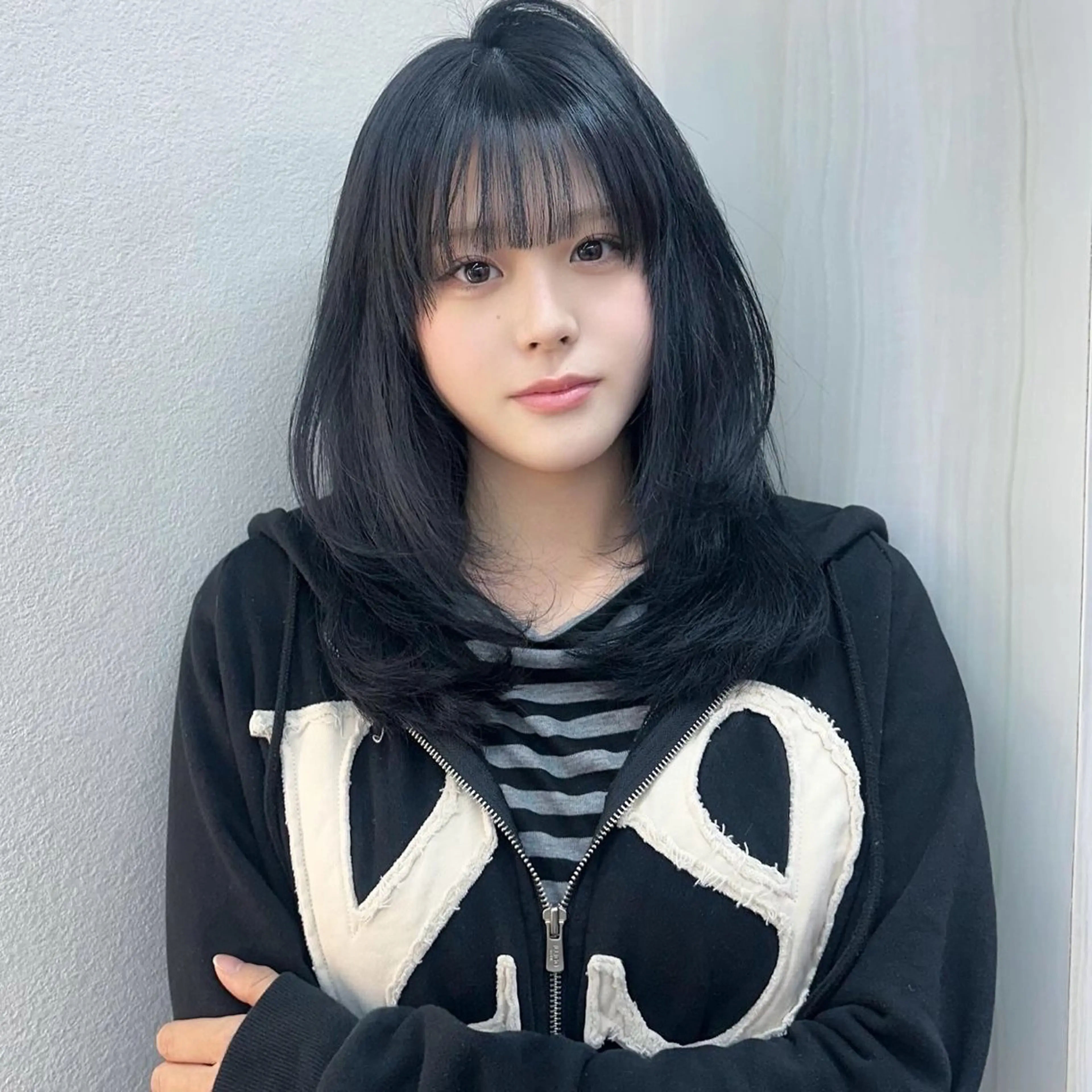 セミロング カラー ヘアアレンジ ヘアカラー 🖤kana/艶髪/ 韓国風暗髪カラー🖤のヘアスタイル