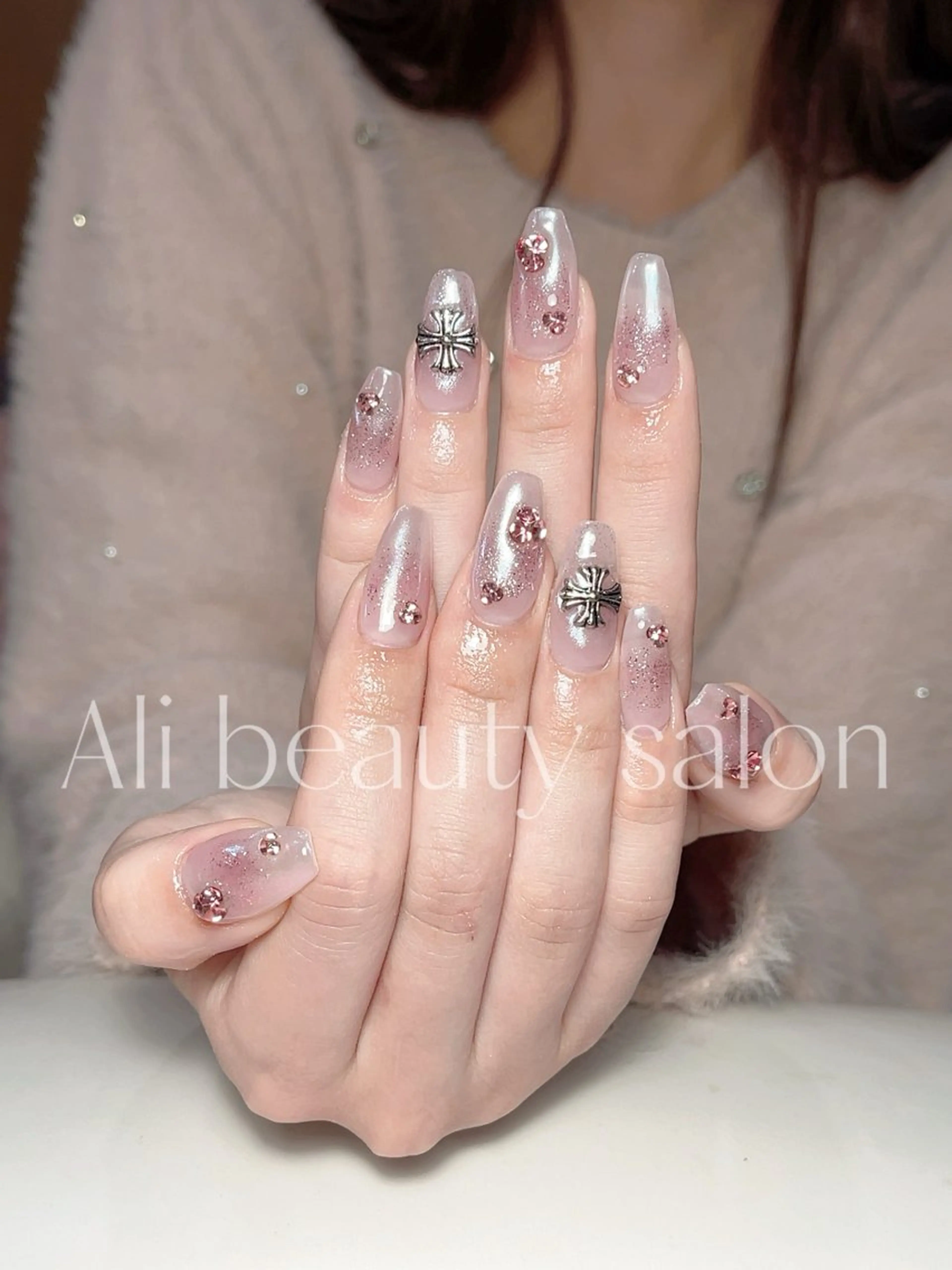 ネイル チークネイル グラデーション ラメ(グリッター) ミラーネイル ハンドネイル Ali 新小岩 ネイル専門のネイルデザイン