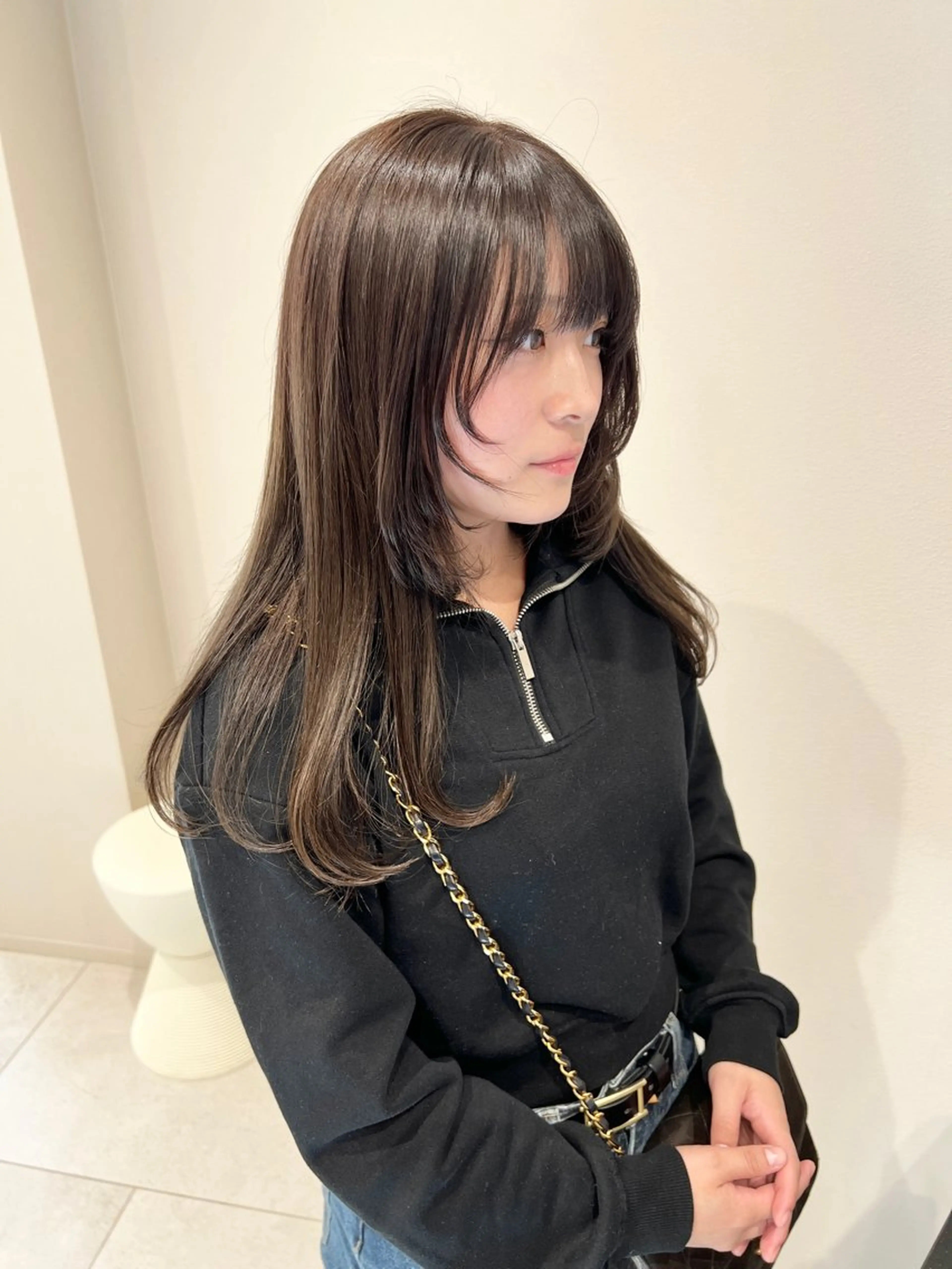 ロング カラー ベージュカラー オリーブベージュ 顔まわりレイヤー 顔周りカット レイヤーカット ノイシキ サキのヘアスタイル