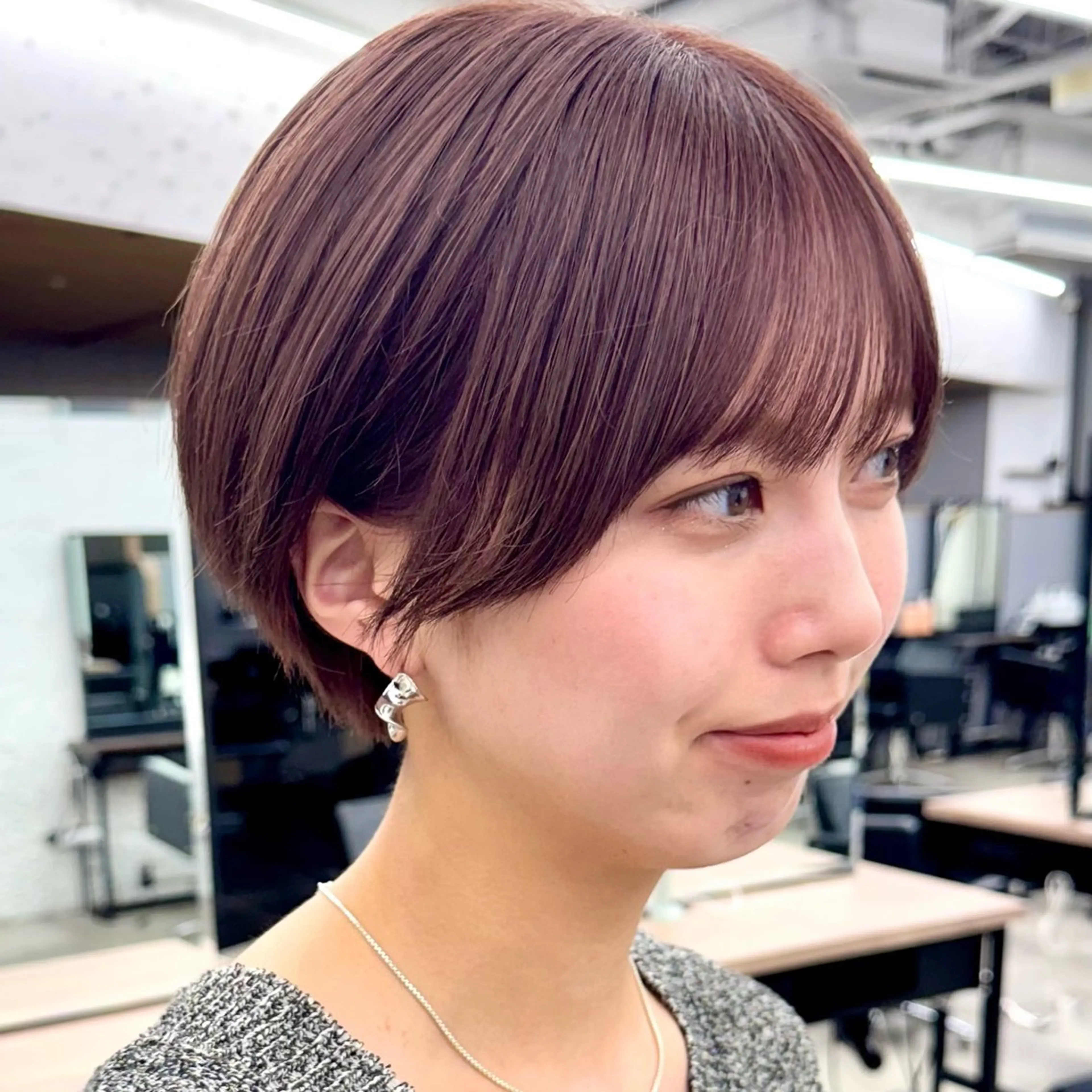 ショート カラー ヘアアレンジ ベージュカラー ブリーチ ボブ/レイヤー/ 艶髪/HANA💗のヘアスタイル