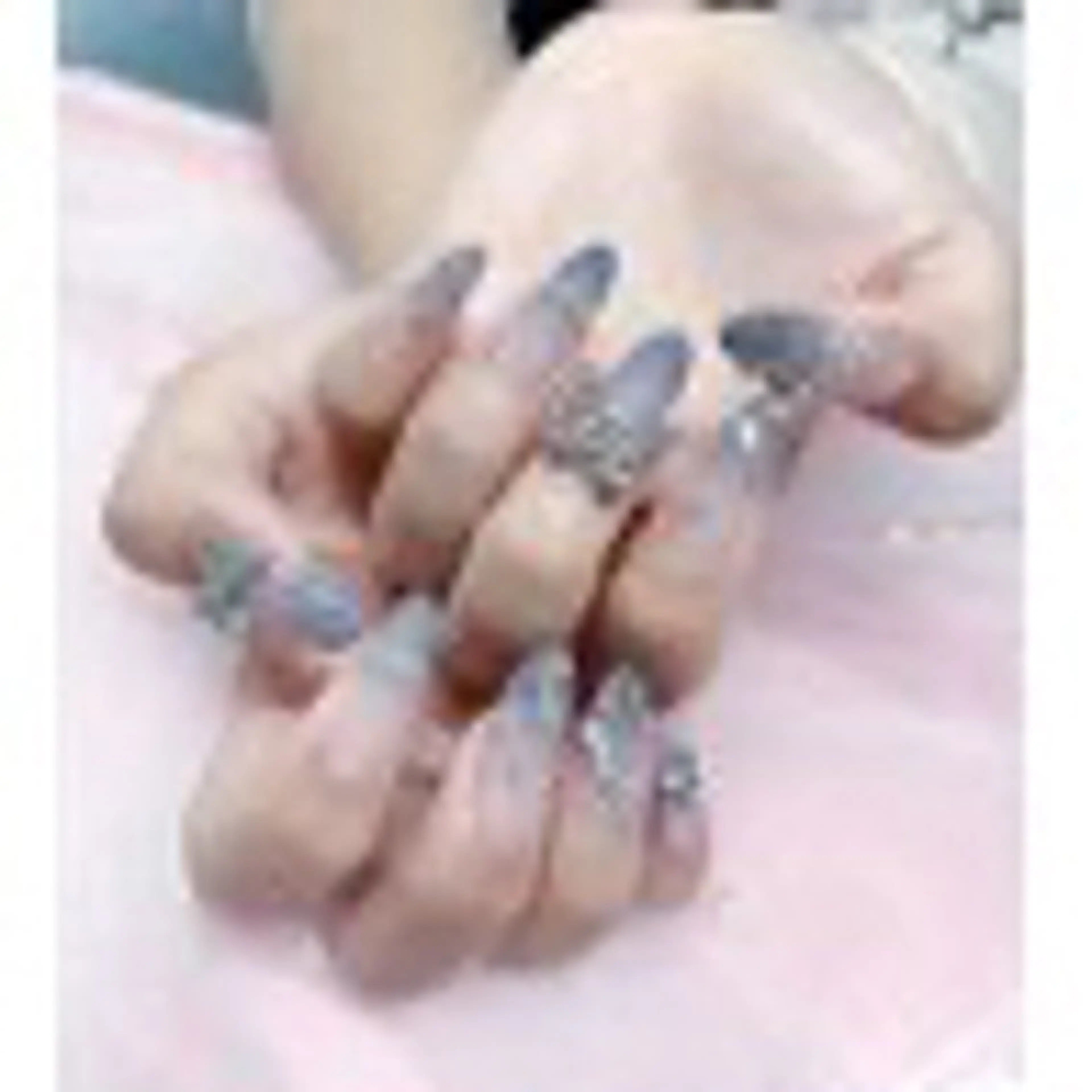 ネイル S nail salon所属・Vi Viネイル サロンのネイルデザイン