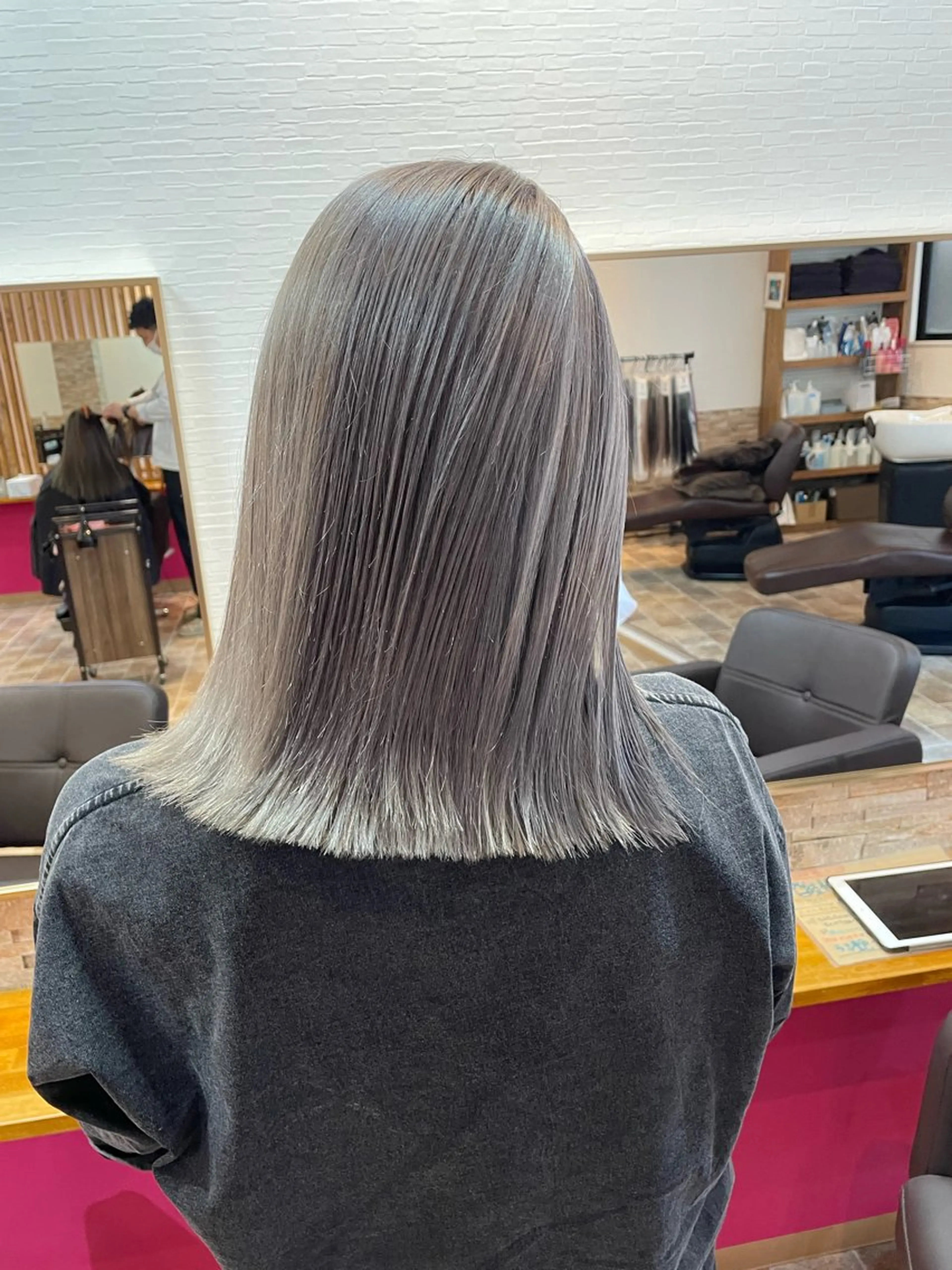 セミロング カラー ベージュカラー グレージュ アイスグレージュ カット ヘアカラー トリートメント STAR RIVER所属・YUI/ ブリーチカラー🌷のヘアスタイル