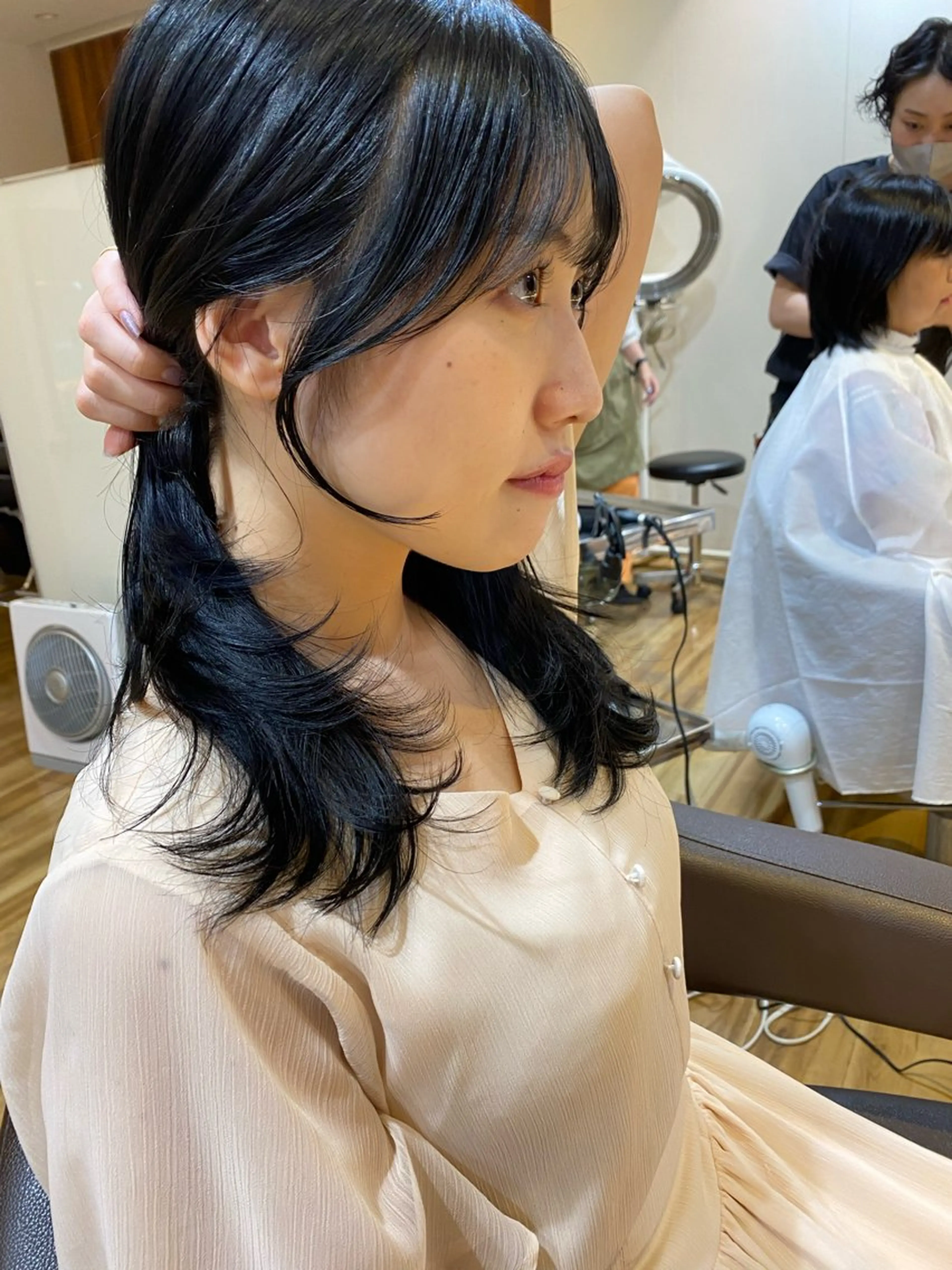 ミディアム カラー カット ヘアカラー トリートメント レイヤーカット /透明感/千葉怜寿のヘアスタイル