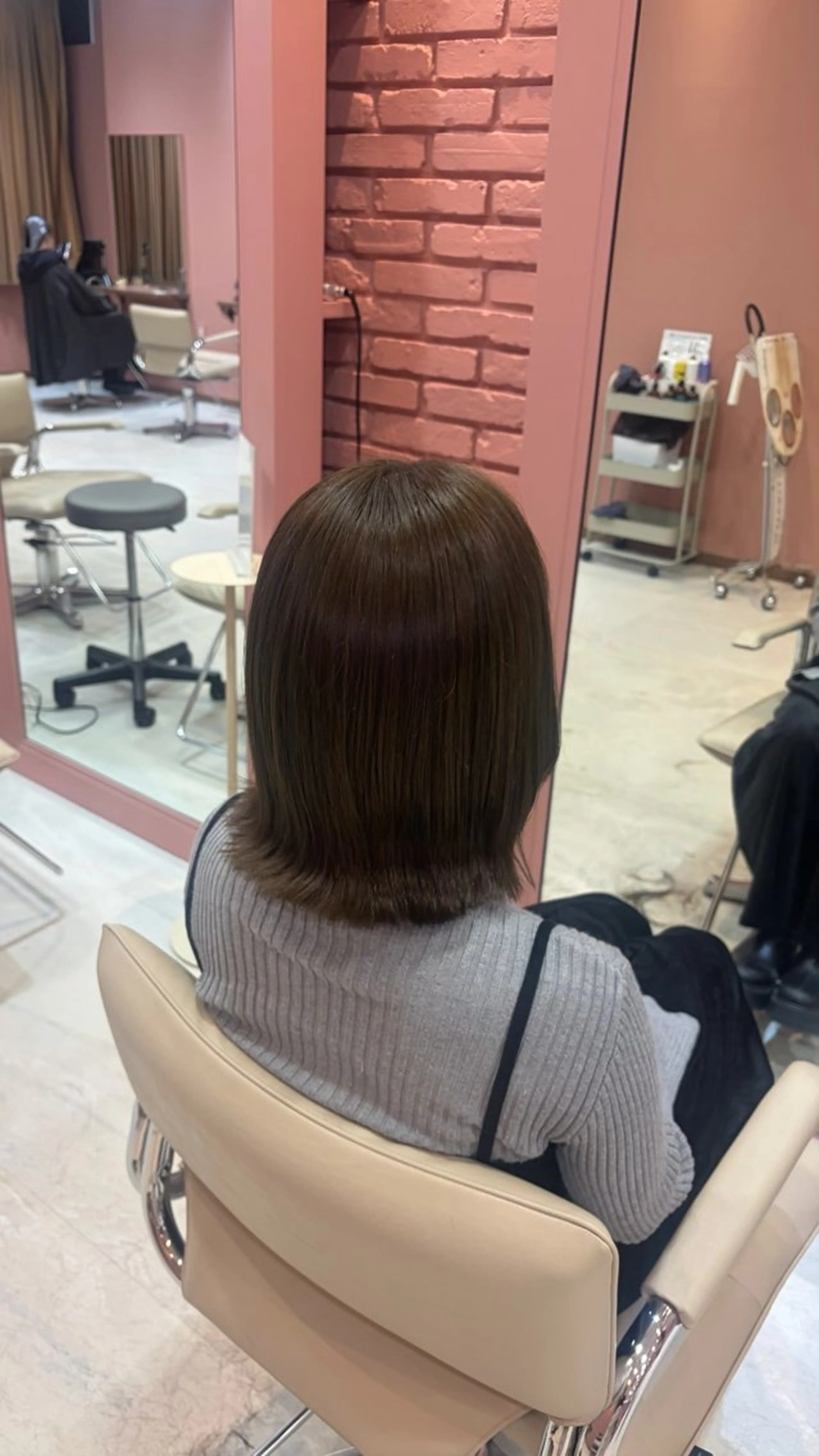 ミディアム カラー カット ヘアカラー nina / HINA⠀のヘアスタイル