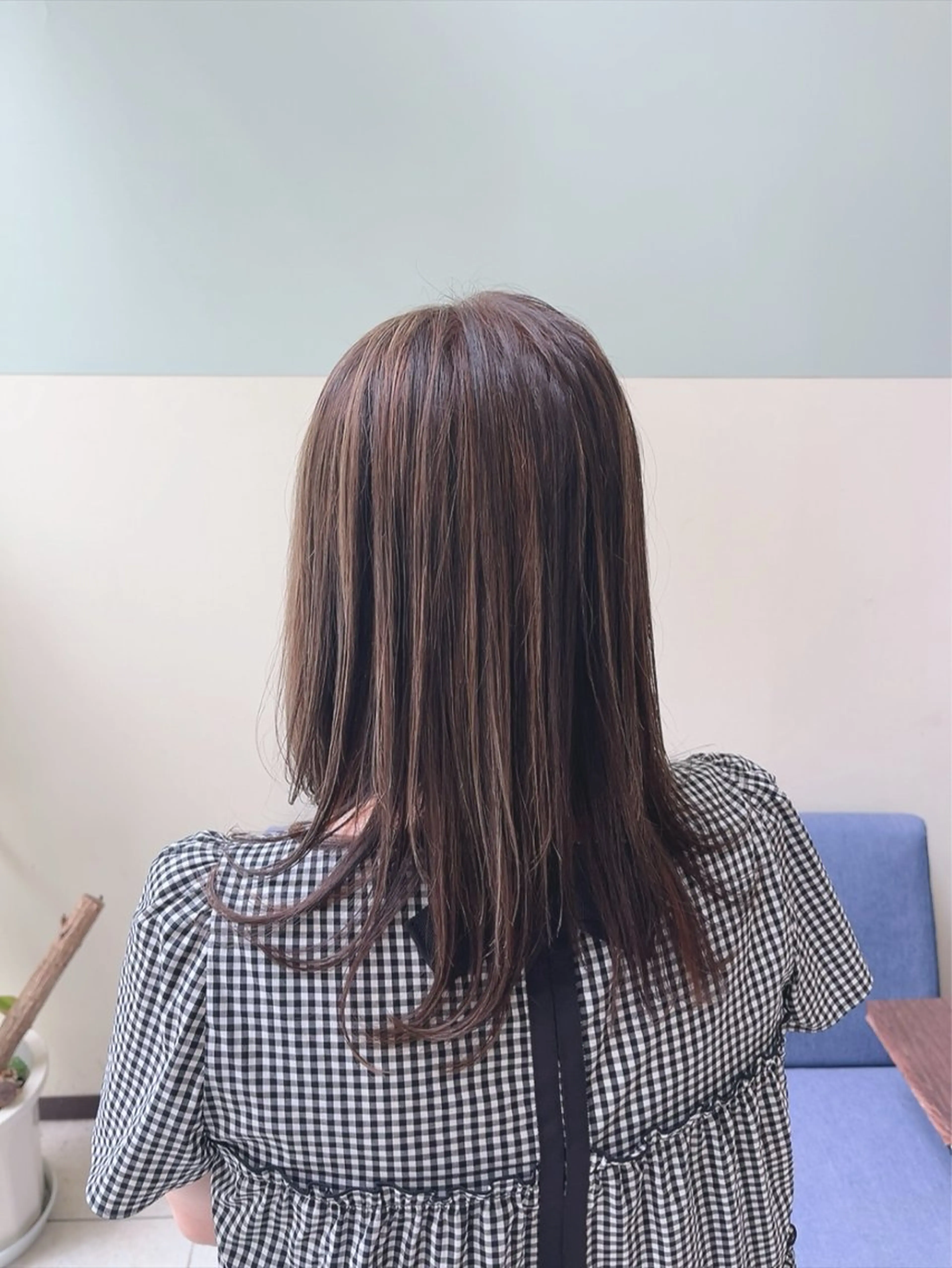 セミロング カラー アッシュ ベージュカラー ハイライトカラー ハイライト カット ヘアカラー トリートメント mateca・hair所属・林 真之介のヘアスタイル