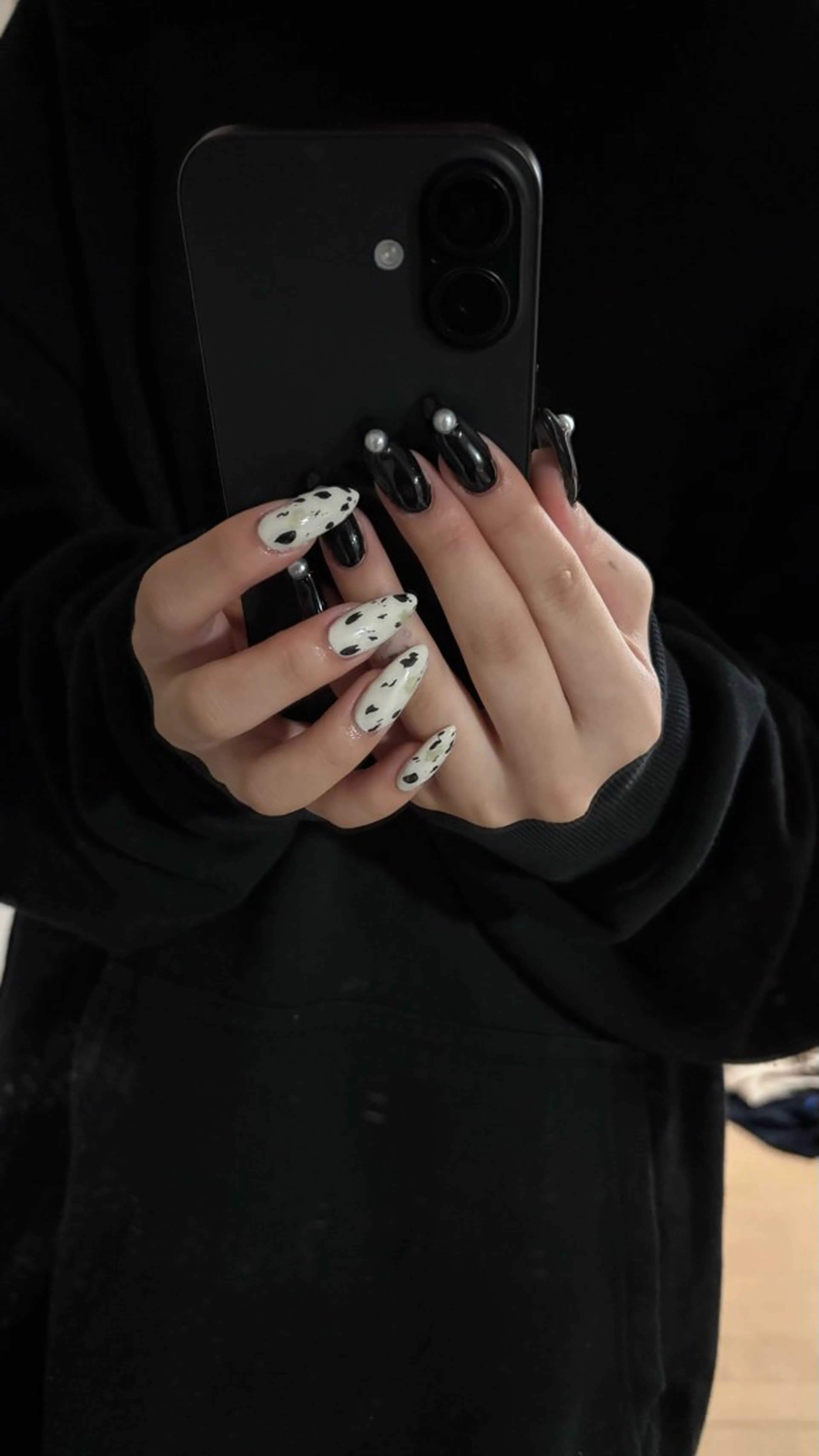 ネイル しおん🎶｜ひと 癖ニュアンス｜個性派のネイルデザイン