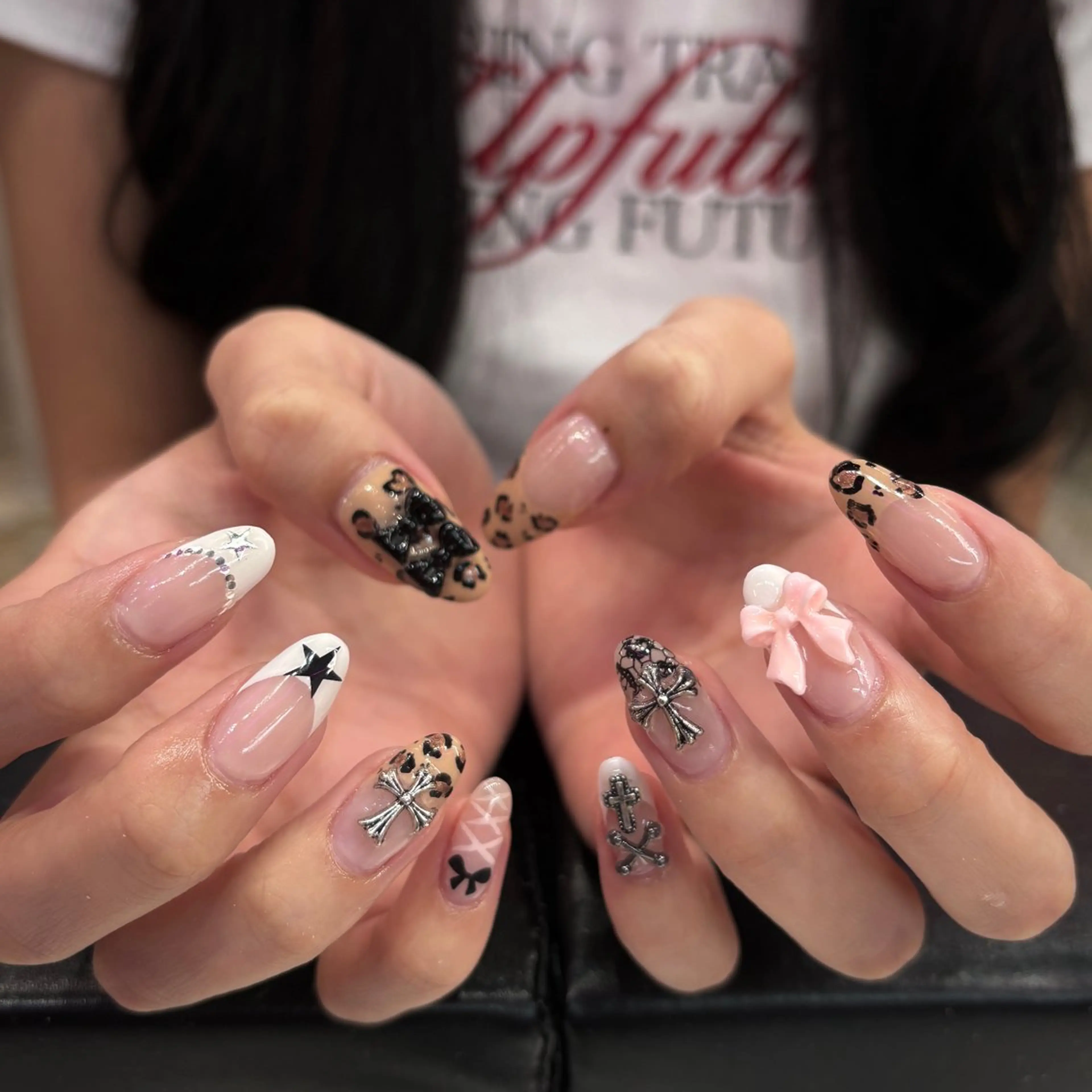 ミディアム VENUS BELT新宿店所属・Venus belt /Reinaのネイルデザイン