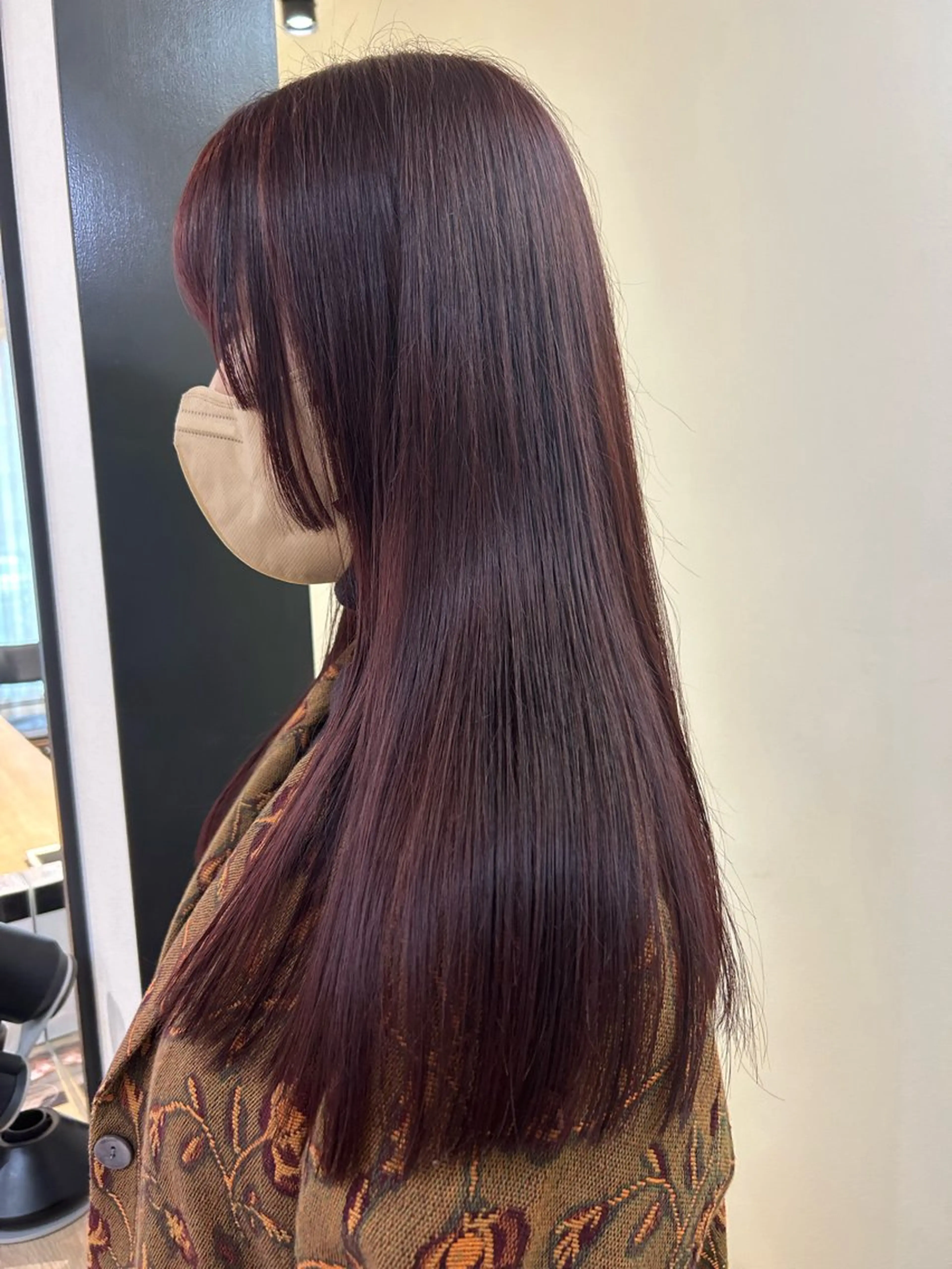 ロング カラー ブリーチ カシス ブリーチなしカラー レッドカラー カット ヘアカラー トリートメント hub hair レイヤー/透明感のヘアスタイル