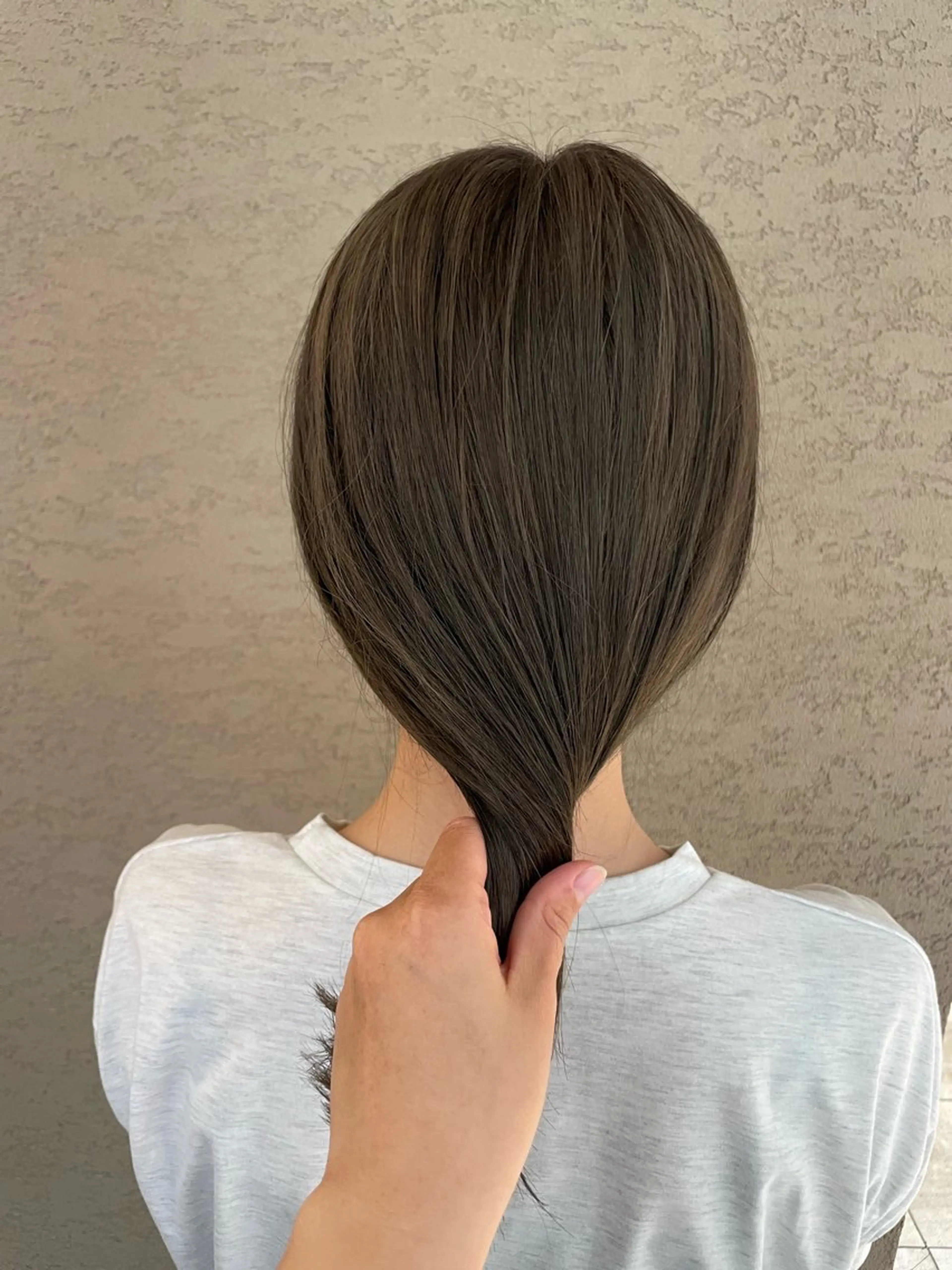 ミディアム カラー ベージュカラー ブリーチ オリーブベージュ カット ヘアカラー トリートメント ミディアム特化 /透明感カラーmoeのヘアスタイル