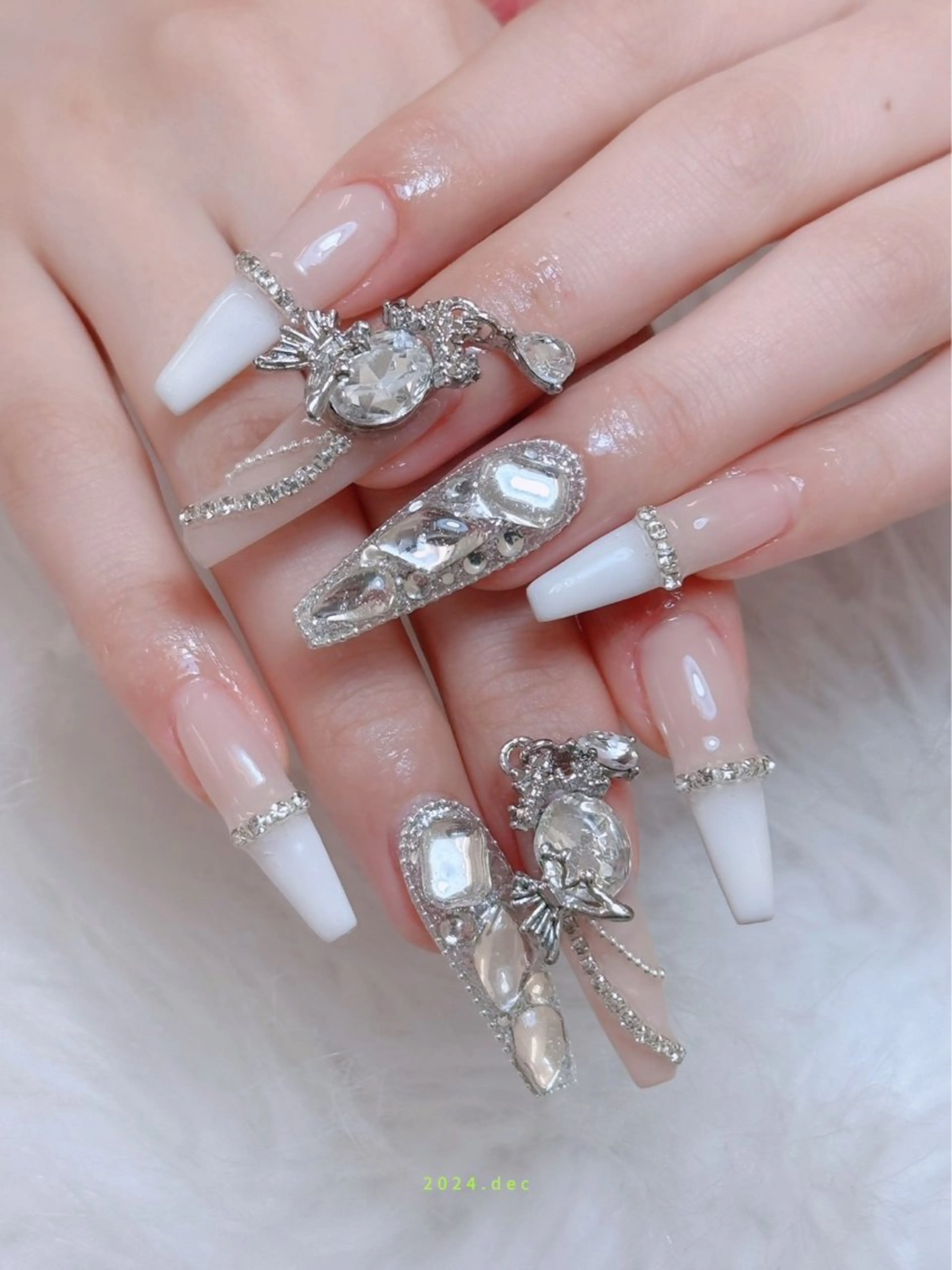 ネイル オーロラネイル フレンチネイル ジェルネイル ハロウィン キラキラネイル ハンドネイル H.baby Nail Salonのネイルデザイン