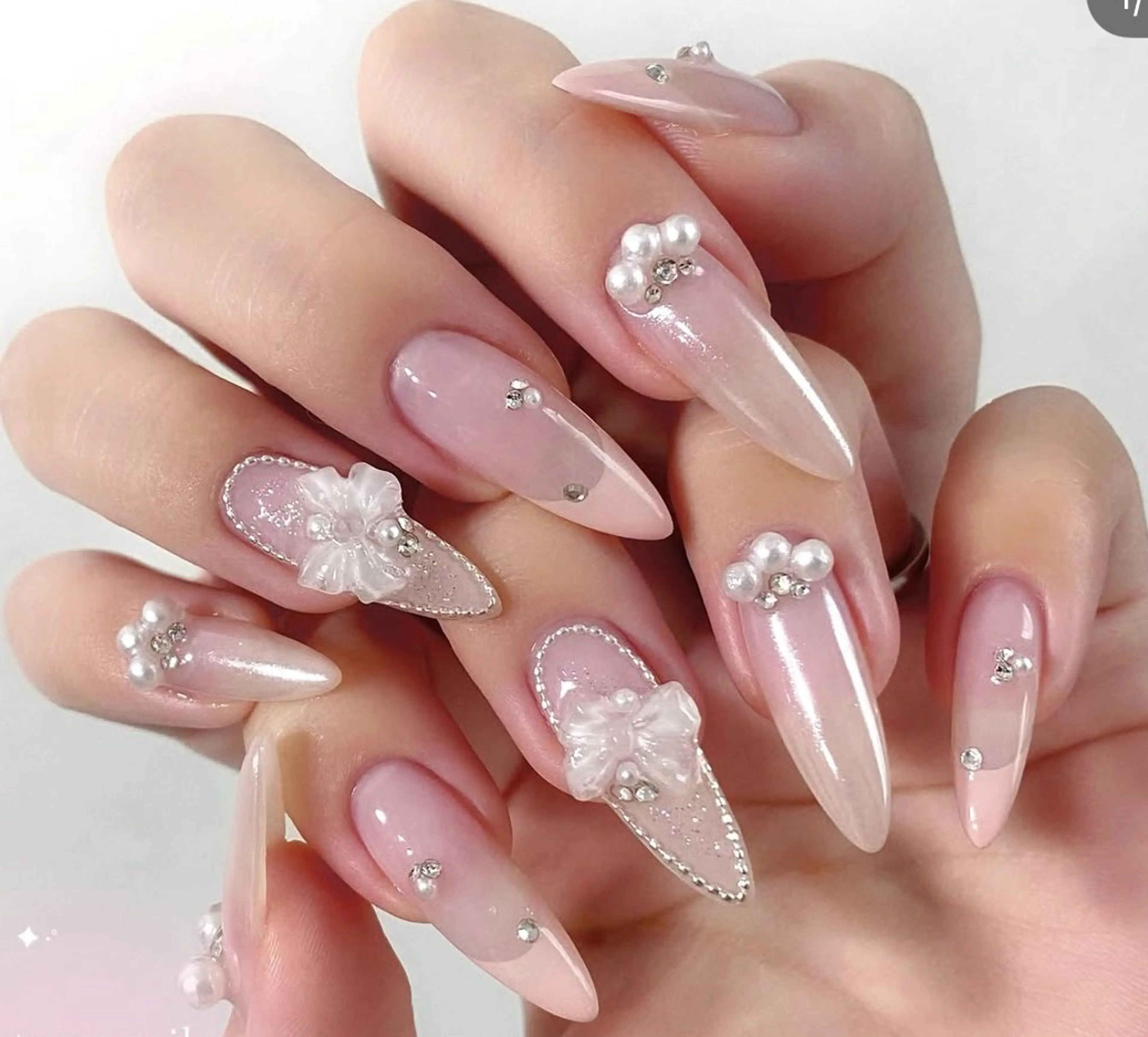 ネイル オーロラネイル フレンチネイル グラデーション 氷ネイル・うるうるネイル キラキラネイル ハンドネイル H.baby Nail Salonのネイルデザイン