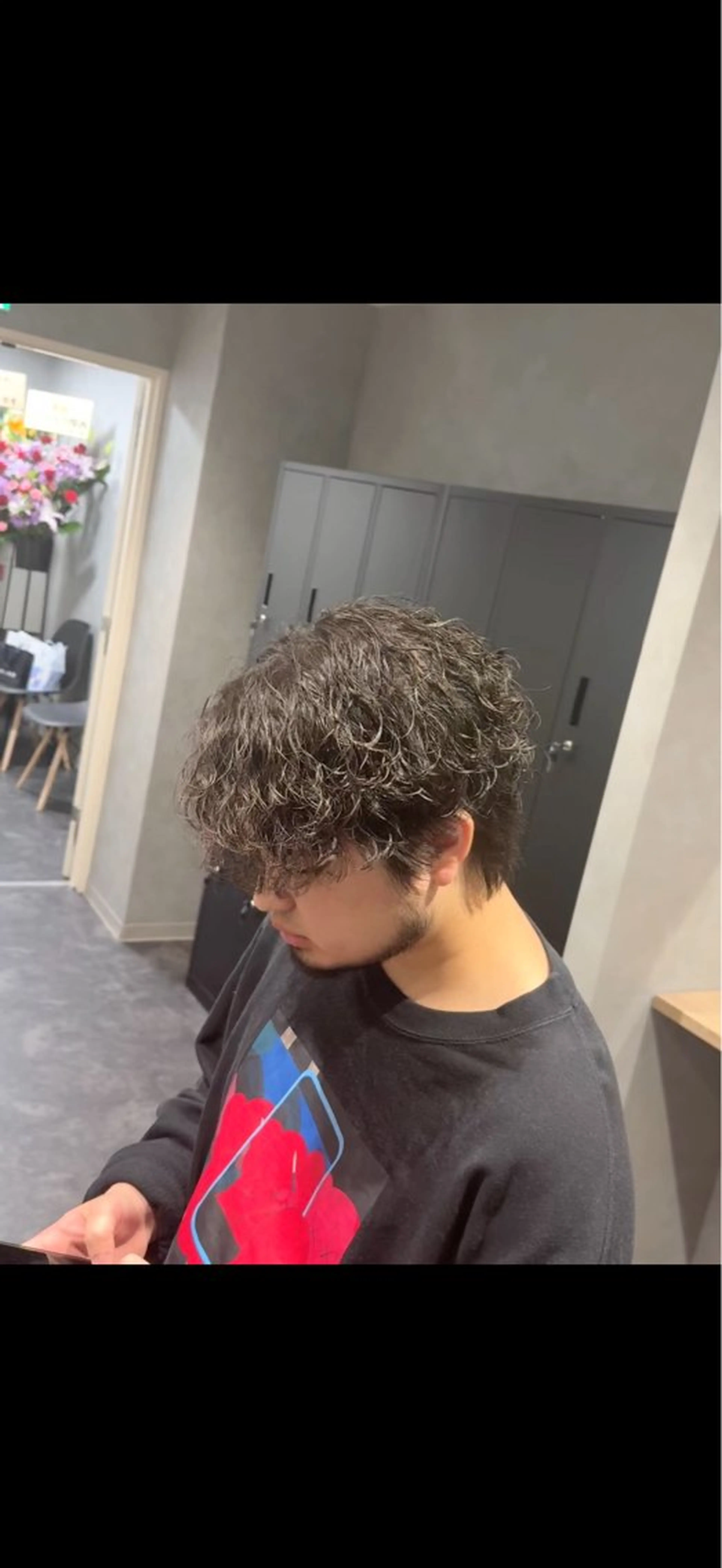 ミディアム パーマ メンズ センターパート 波巻きパーマ カット パーマ メンズパーマ特化 美容師kouyaのヘアスタイル