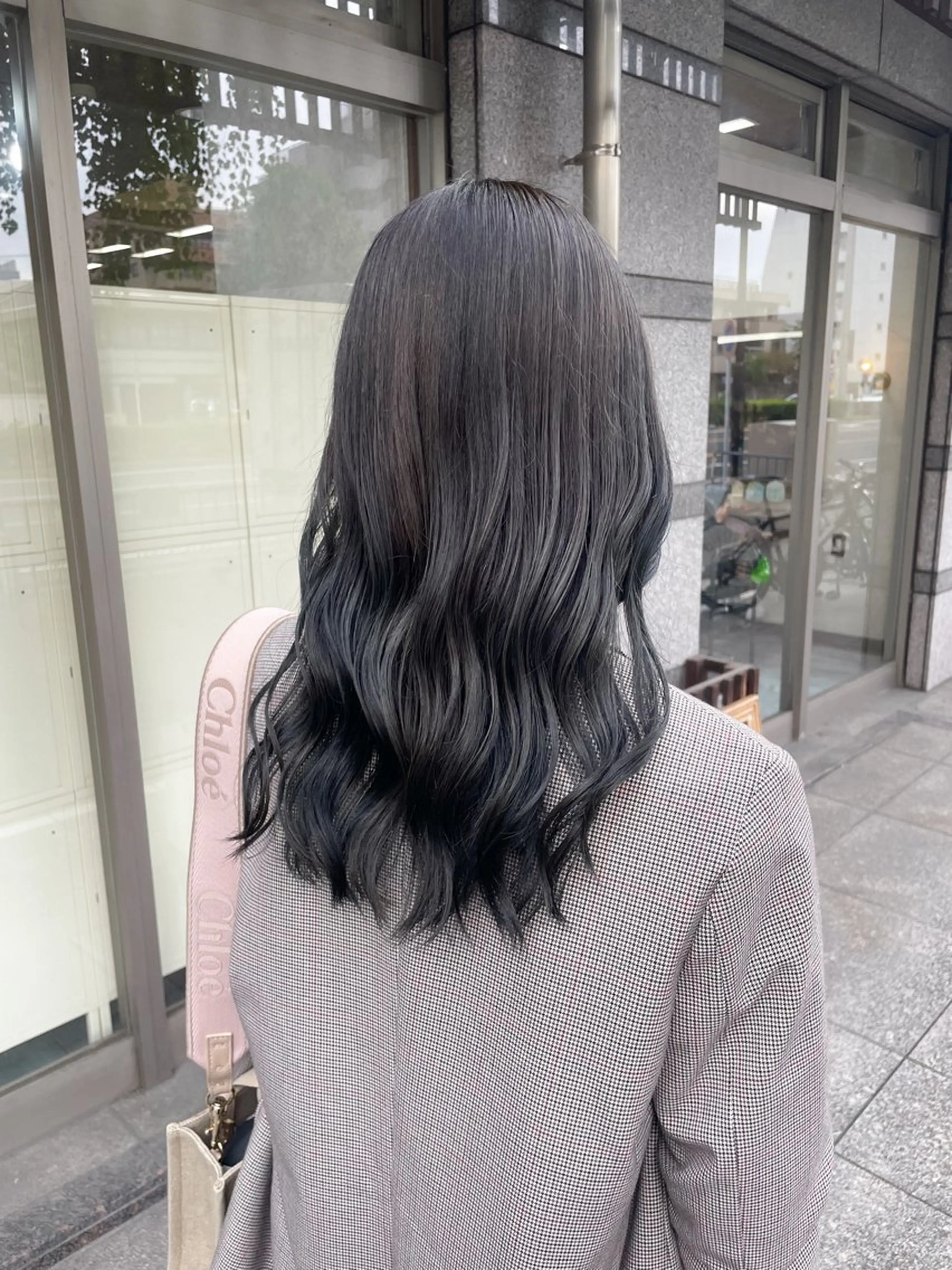 ロング カラー グレージュ オリーブグレージュ オリーブグレー カット ヘアカラー イワタ マハ/ minim hairのヘアスタイル