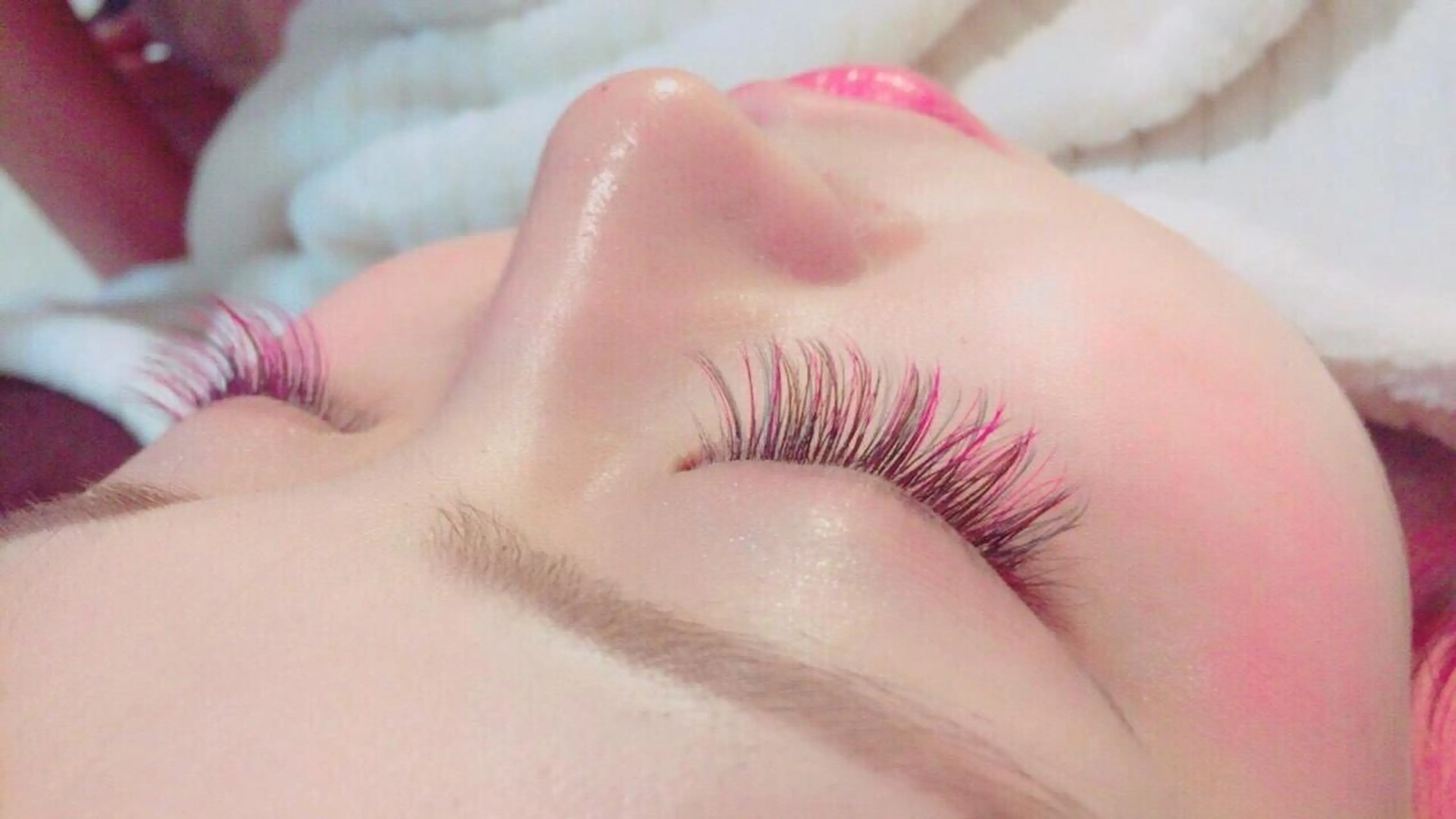 マツエク・マツパ 原 麻耶のヘアスタイル