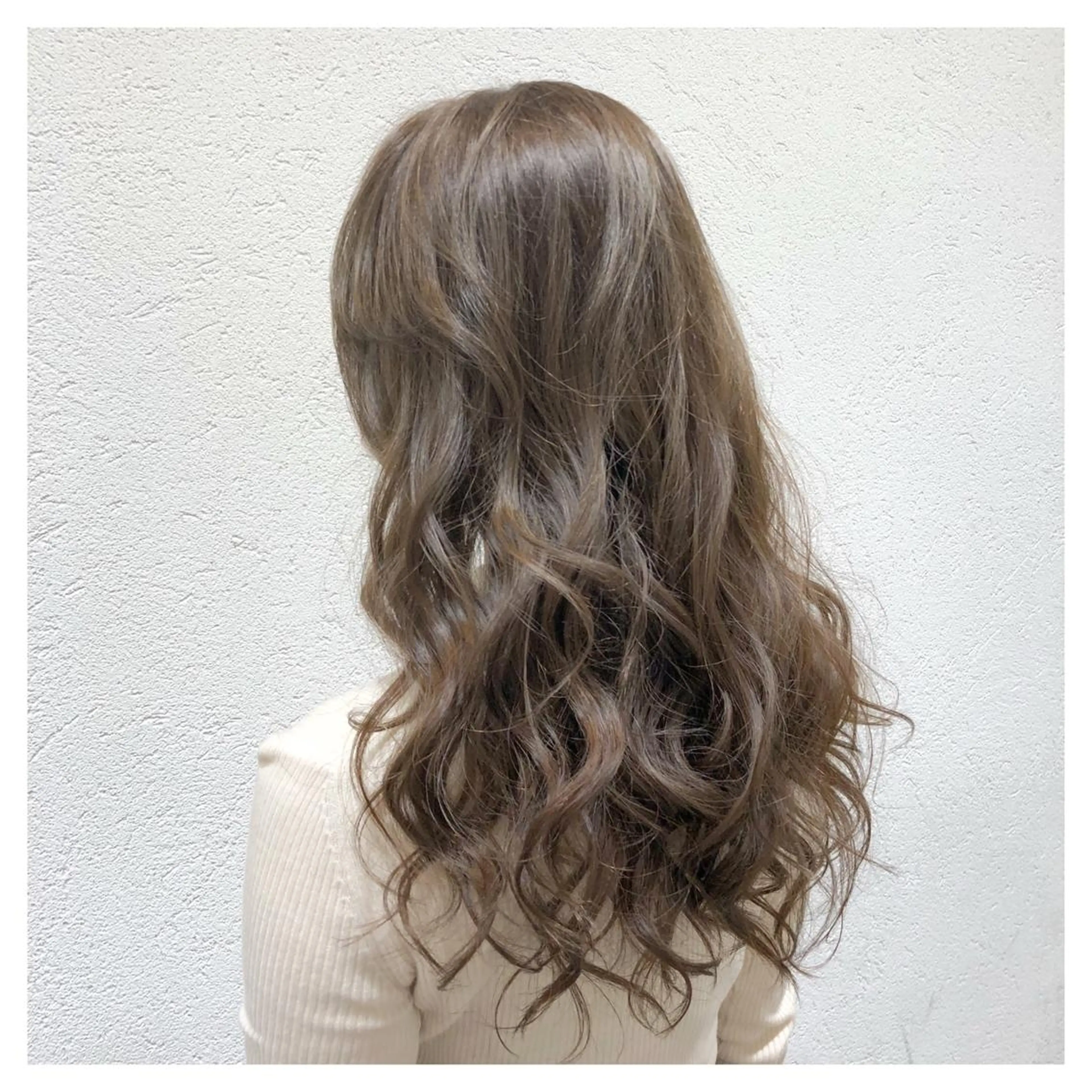 ロング カラー biscohair 髪にドラマを。のヘアスタイル