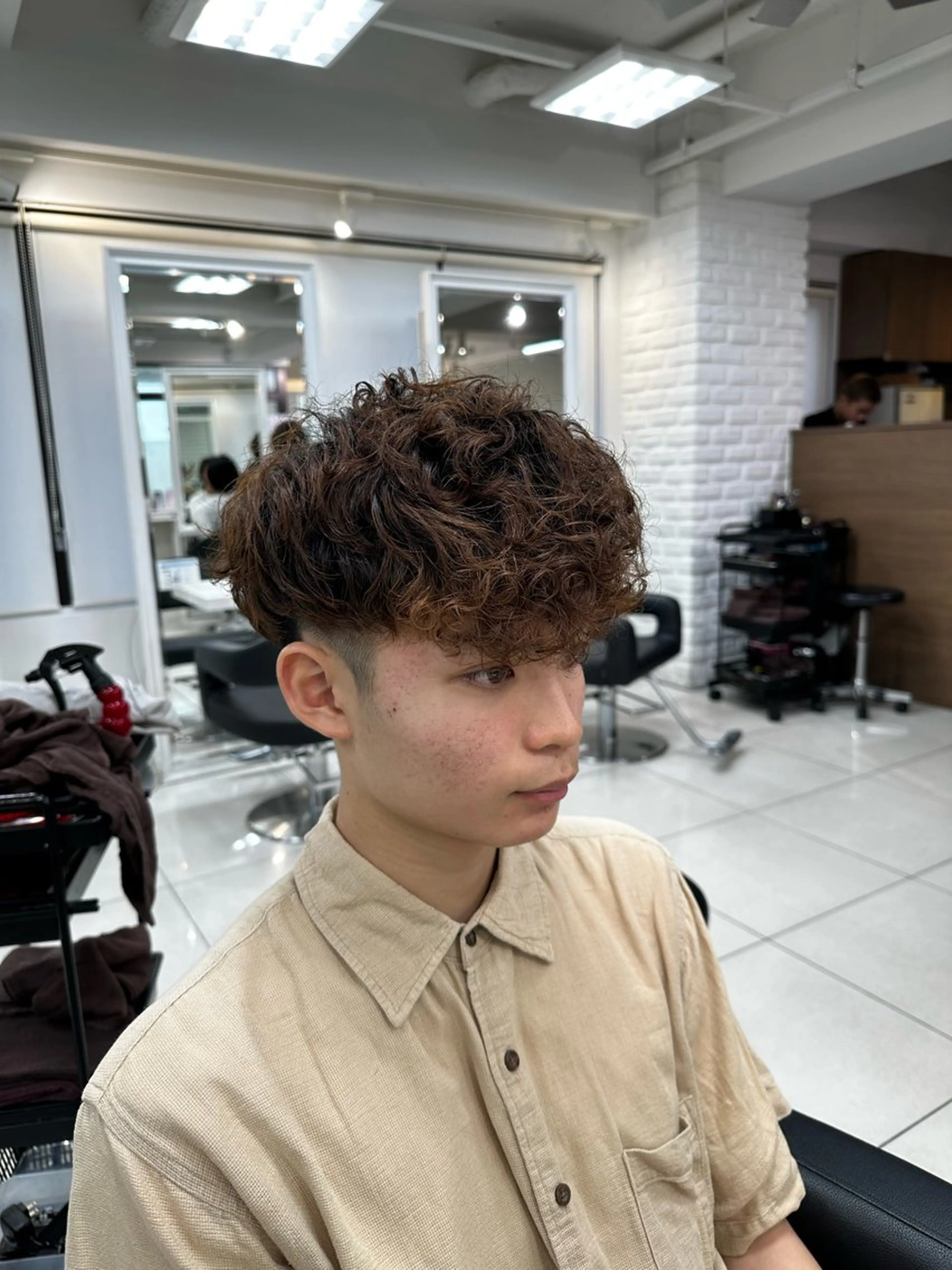 ショート カラー パーマ メンズ スペインカール ブラウンカラー 外国人風カラー カット ヘアカラー パーマ トリートメント フェザーパーマ職人 🪶ryosukeのヘアスタイル