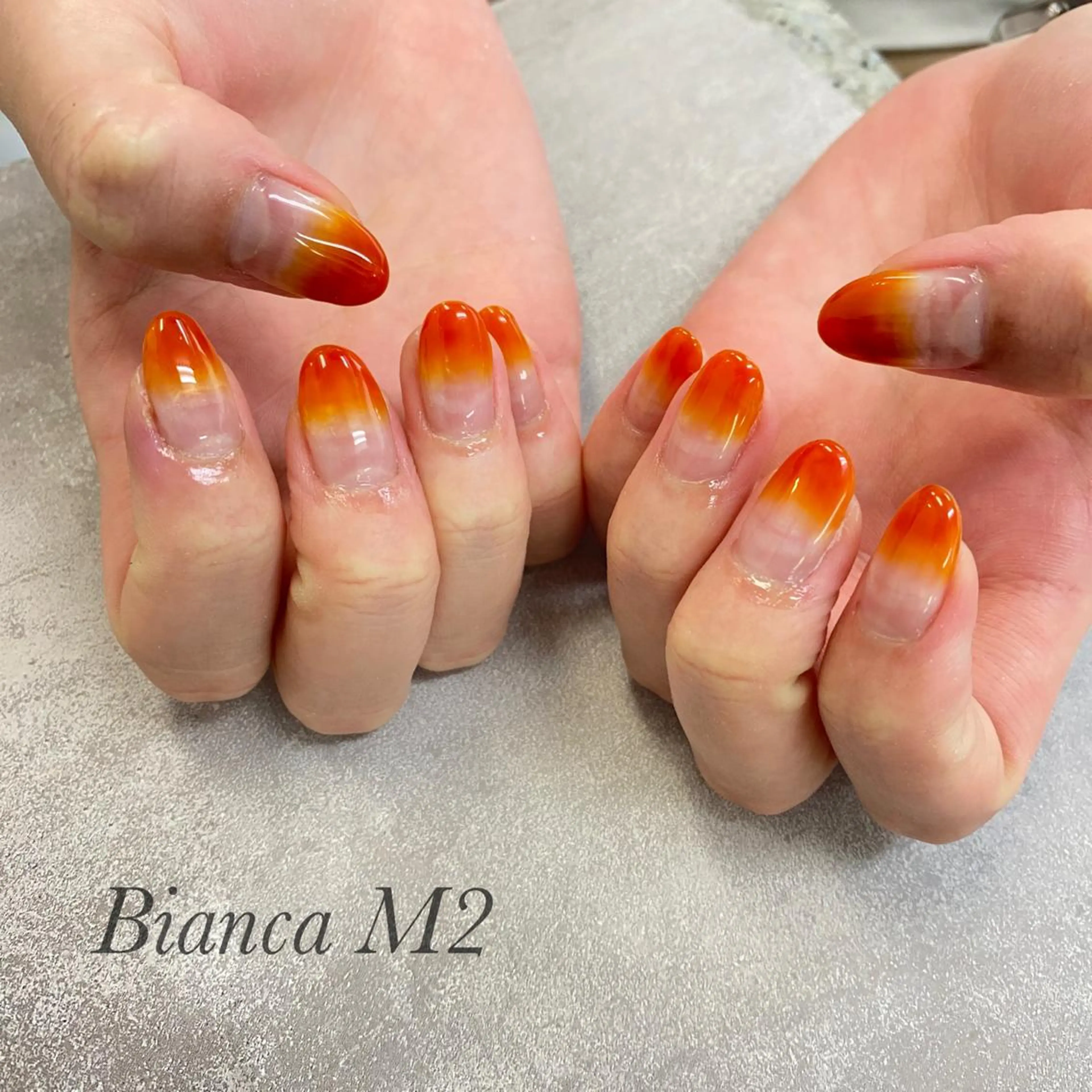 ネイル グラデーション ハンドネイル Bianca🩶 TAMIYAのネイルデザイン