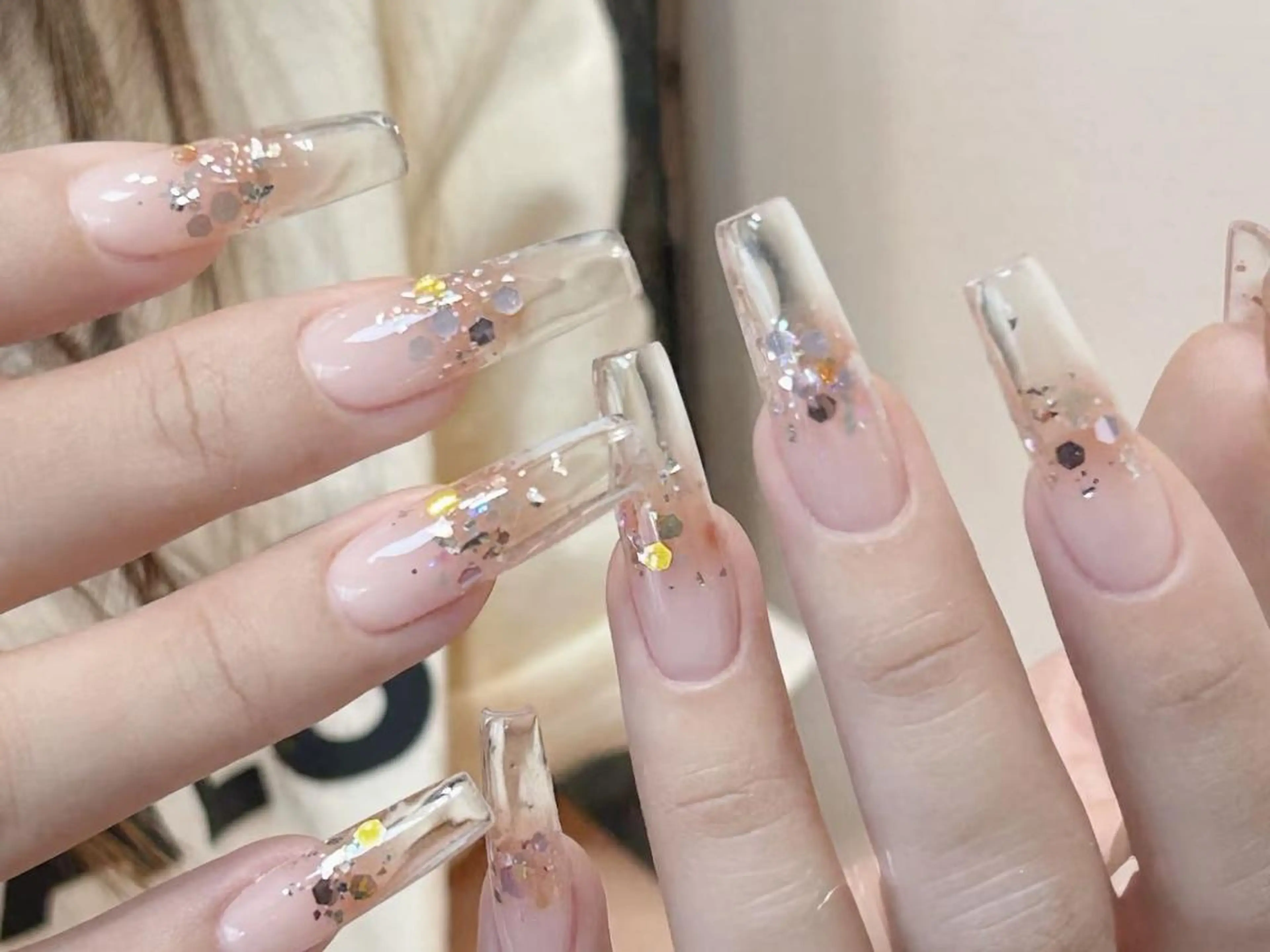 ネイル アートネイル カジュアル ホログラムネイル ロングネイル シンプルネイル ハンドネイル ハンドケア 💕Miya 💕のネイルデザイン