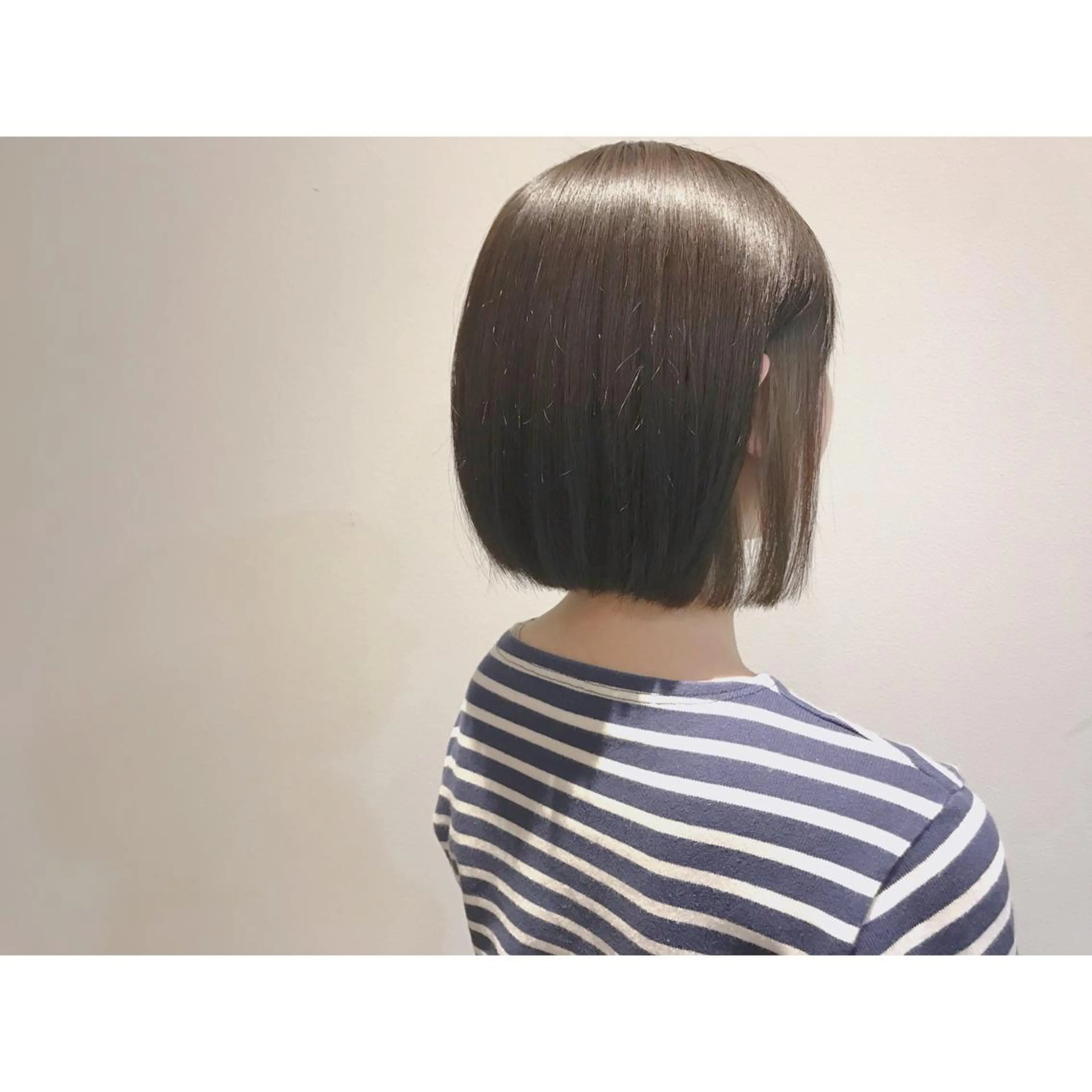 ミディアム カラー 切りっぱなしボブ アッシュ アッシュグレー グレージュ インナーカラー なかにし まゆみのヘアスタイル