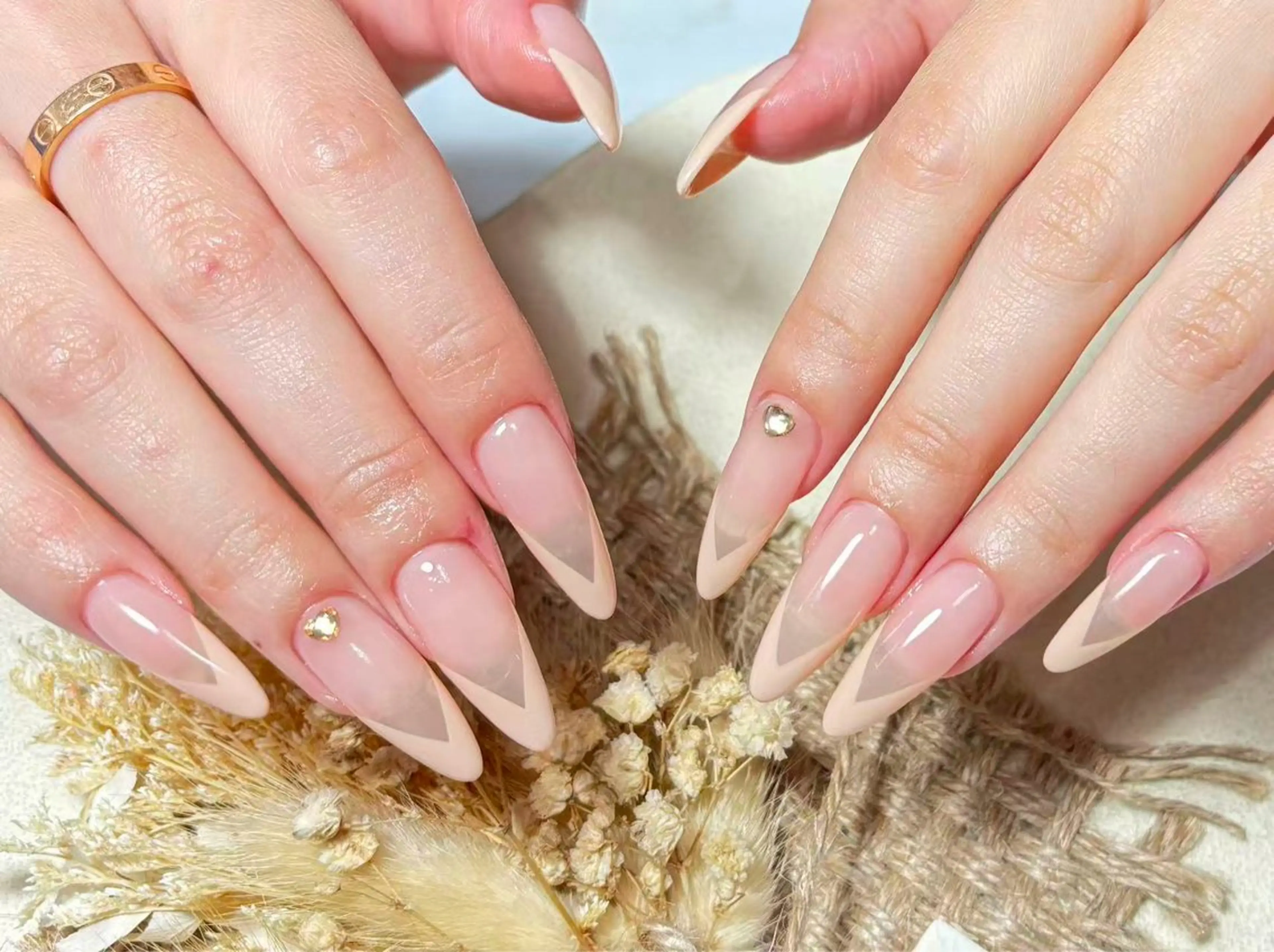 ネイル オーロラネイル チークネイル 長さ出し フットネイル フレンチネイル ハンドネイル AngelChris ビューティーサロンのネイルデザイン