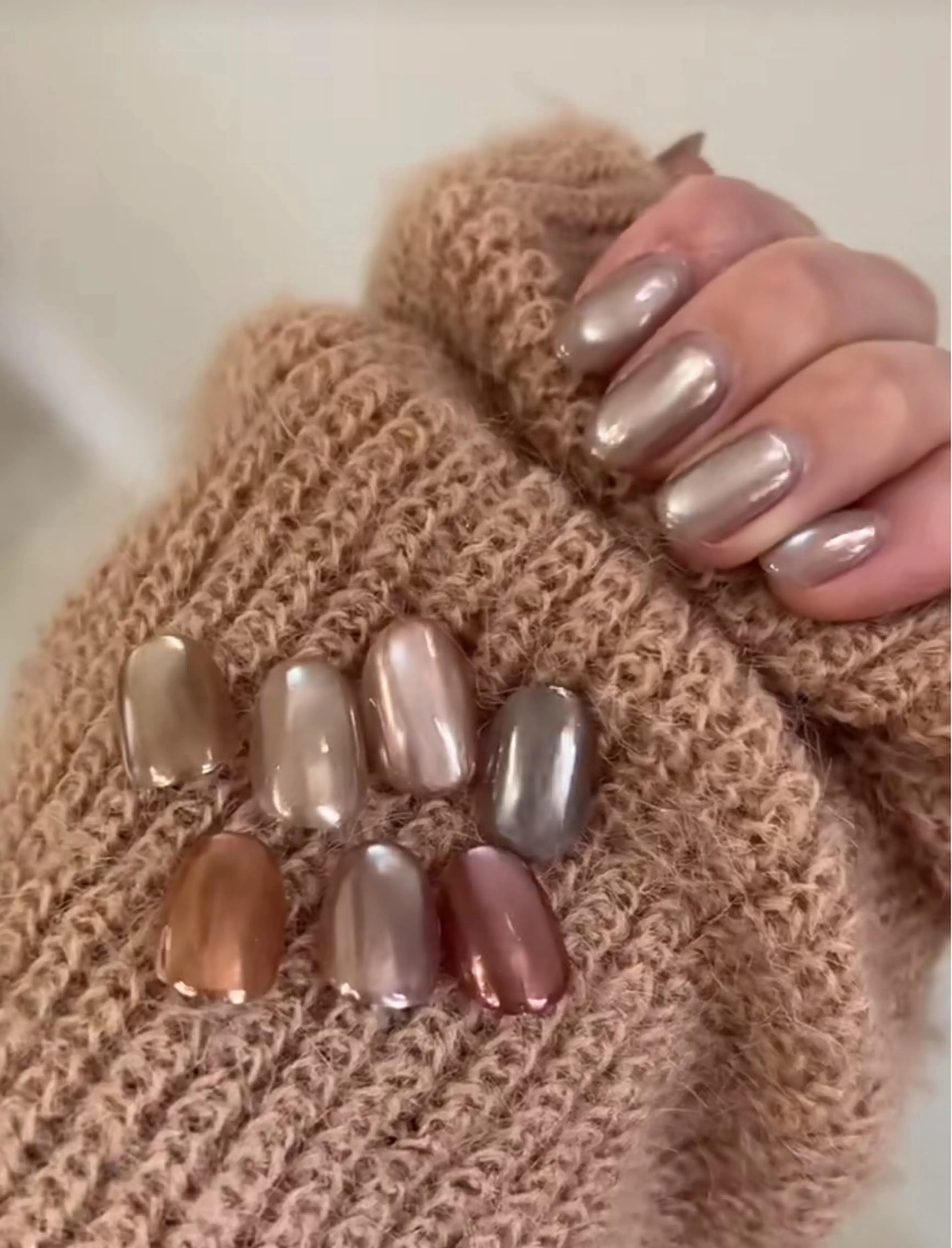 「春旬定番」オーロラネイルorミラー　ストーン10粒orパーツ2個含めの写真