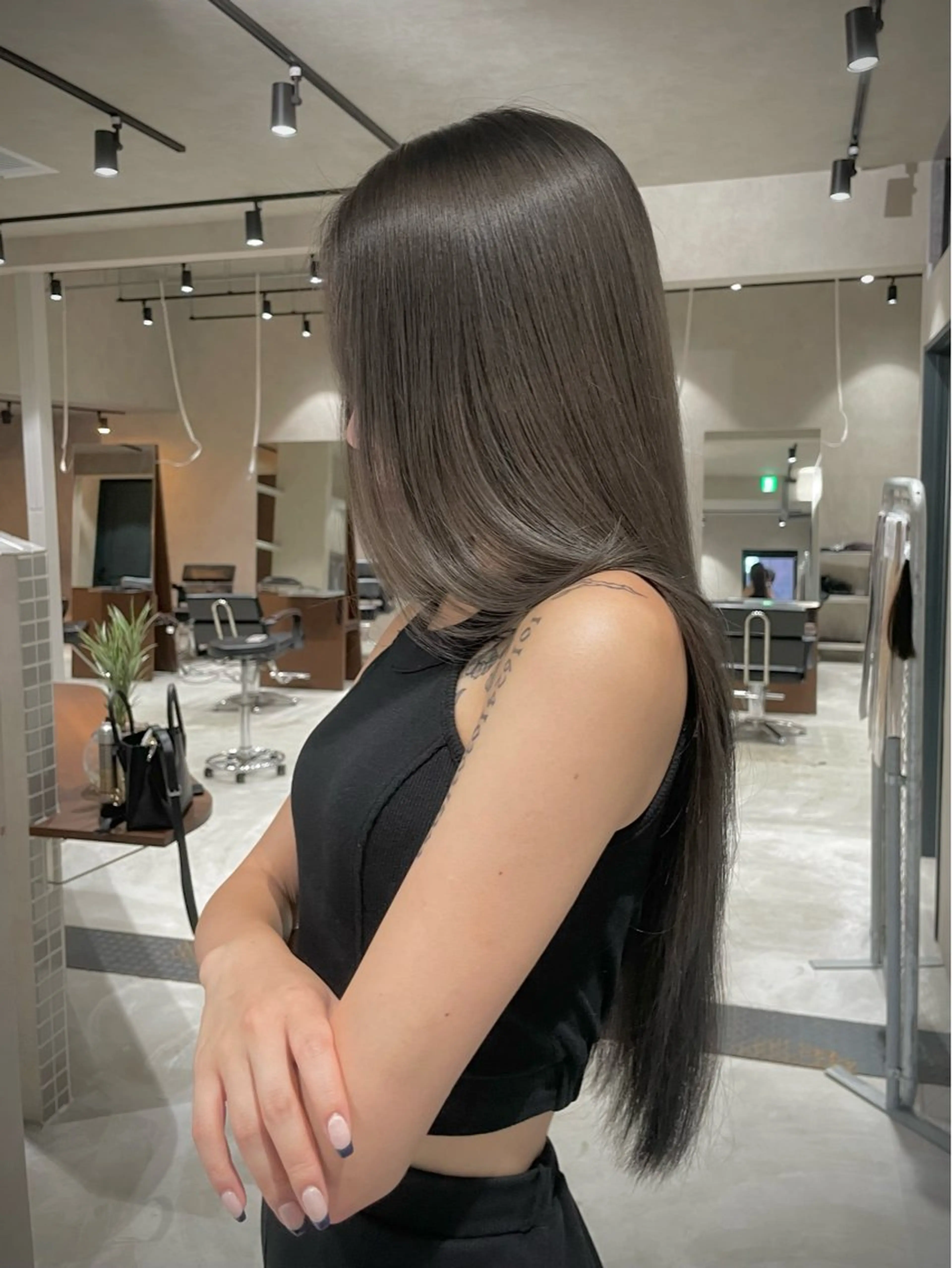 ロング ヘアカラー トリートメント isseiハイトーン /韓国レイヤーのヘアスタイル