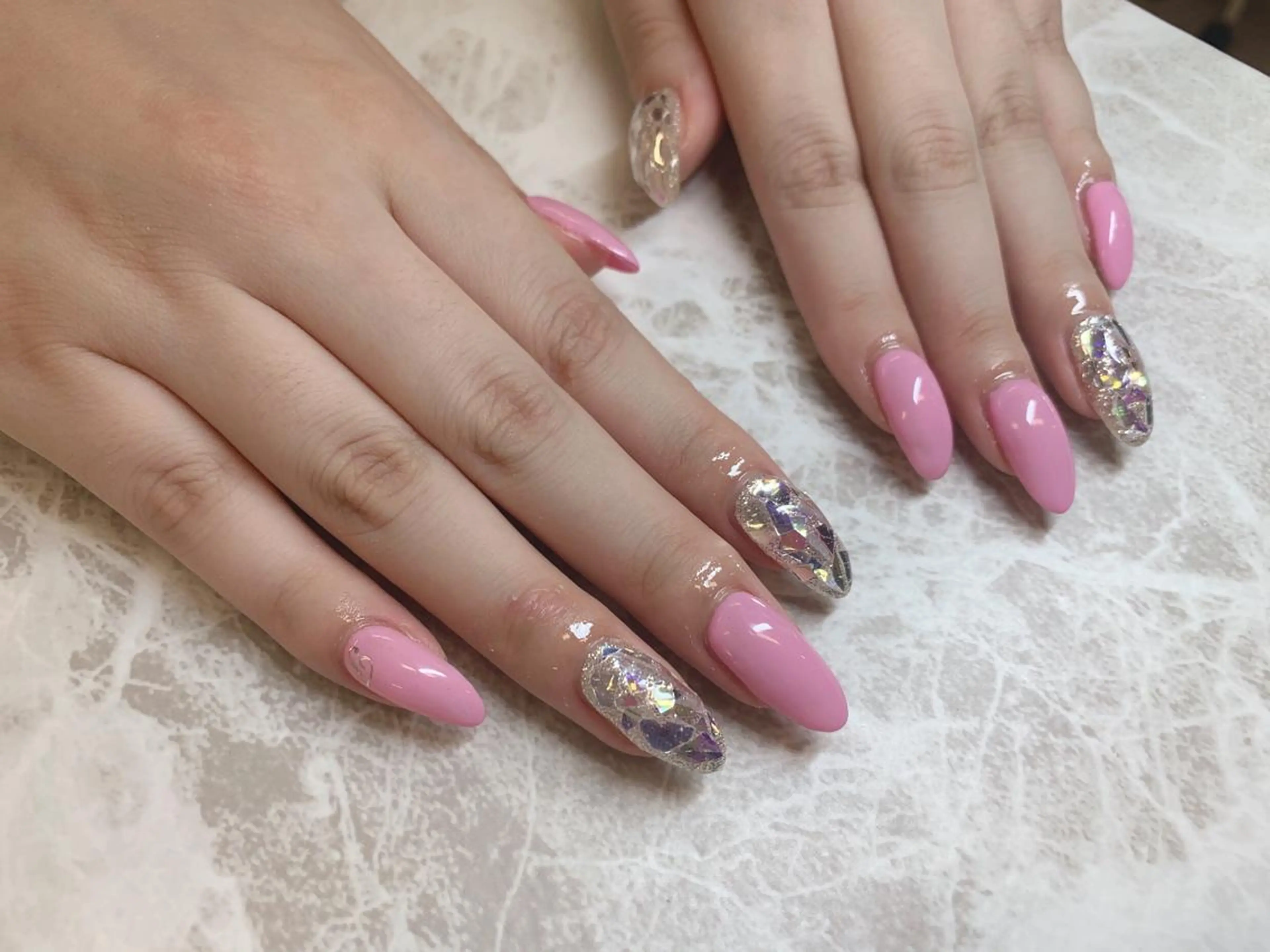 ネイル 長さ出し フットネイル フレンチネイル ジェルネイル キラキラネイル ハンドネイル salon  Lilou所属・salon Lilouのネイルデザイン