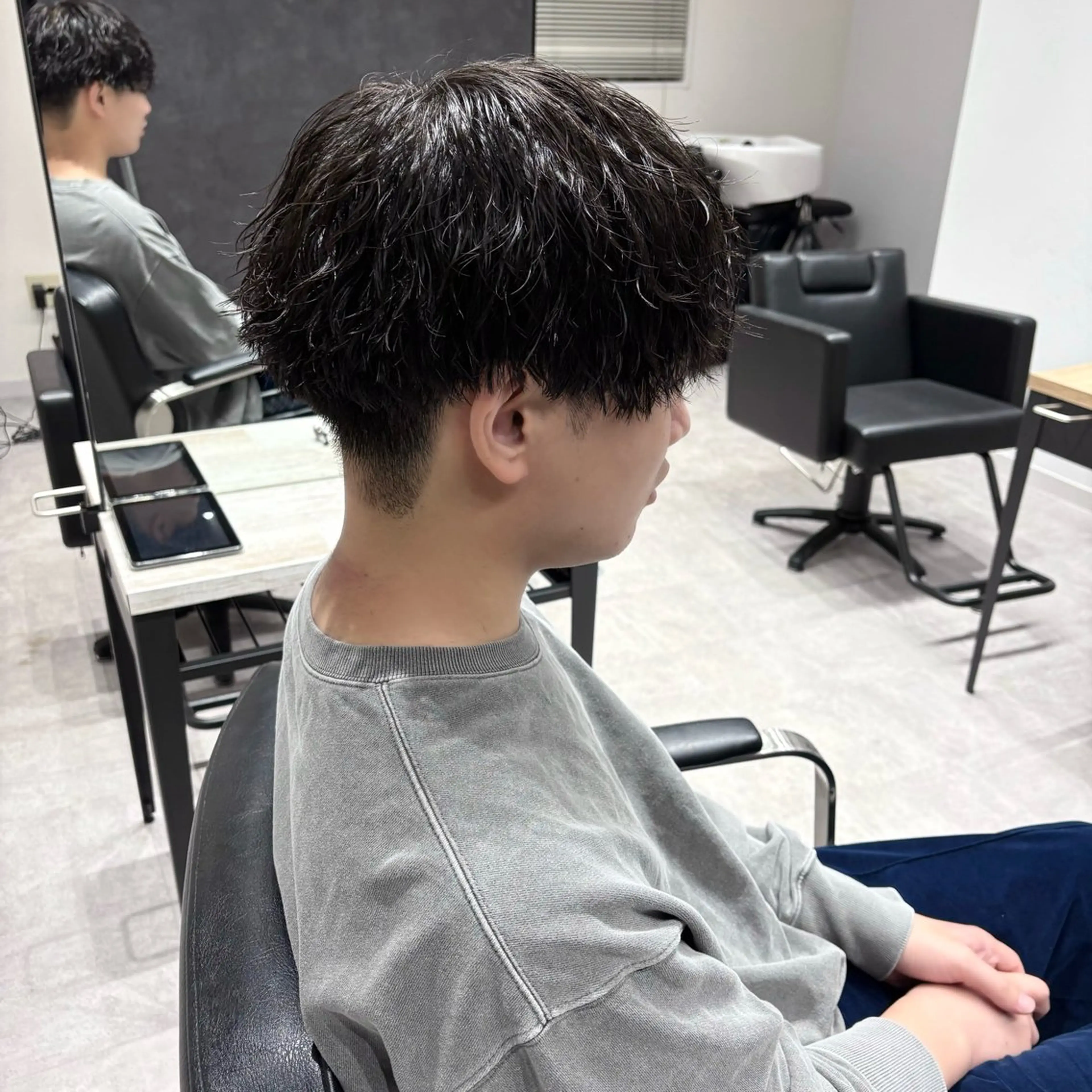 ミディアム パーマ メンズ マッシュ カット パーマ 浜松/メンズサロン/ Yuna🐈‍⬛🫧のヘアスタイル