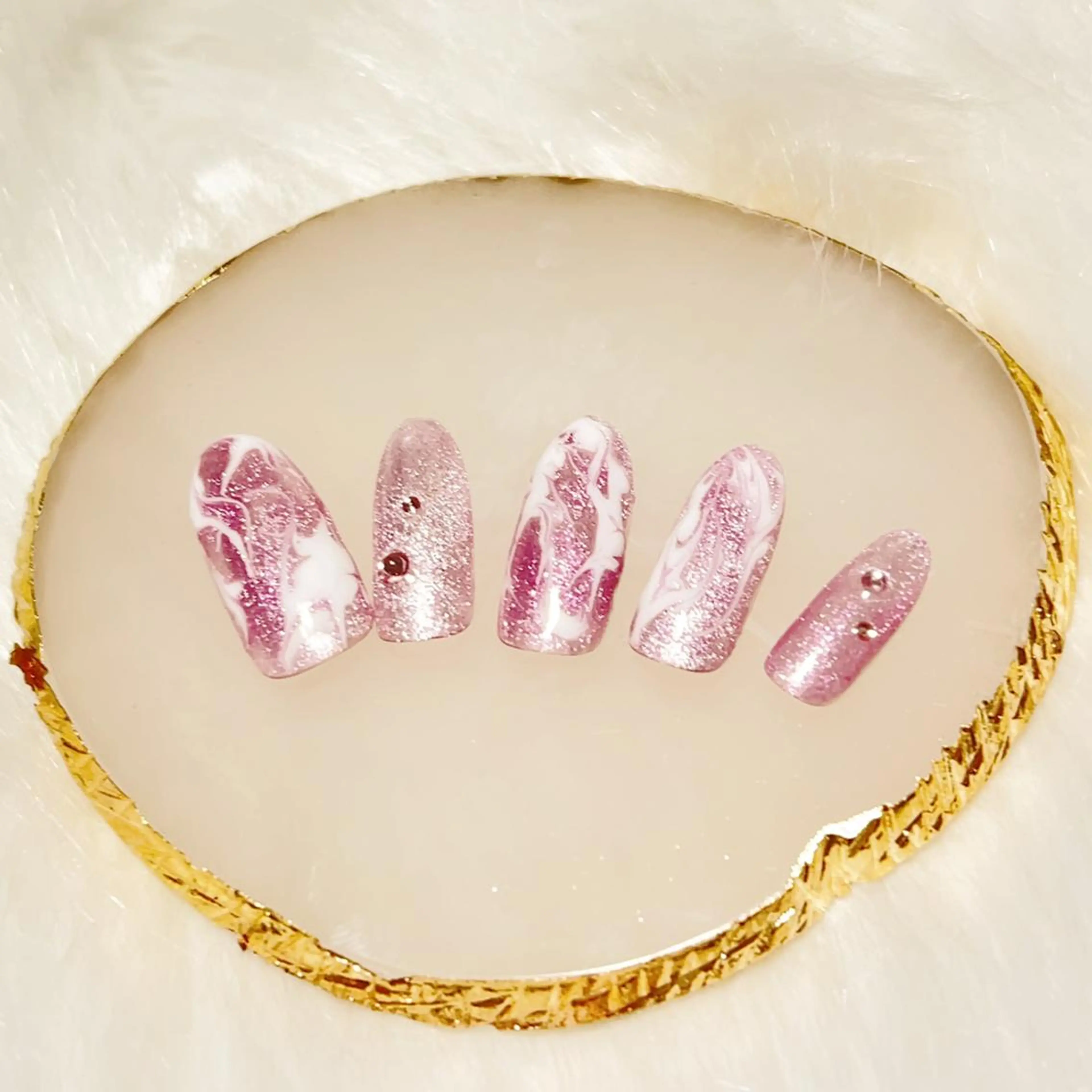 ネイル マグネットネイル 大理石ネイル(マーブル) ピンク ハンドネイル 伊藤 アップネイルのネイルデザイン