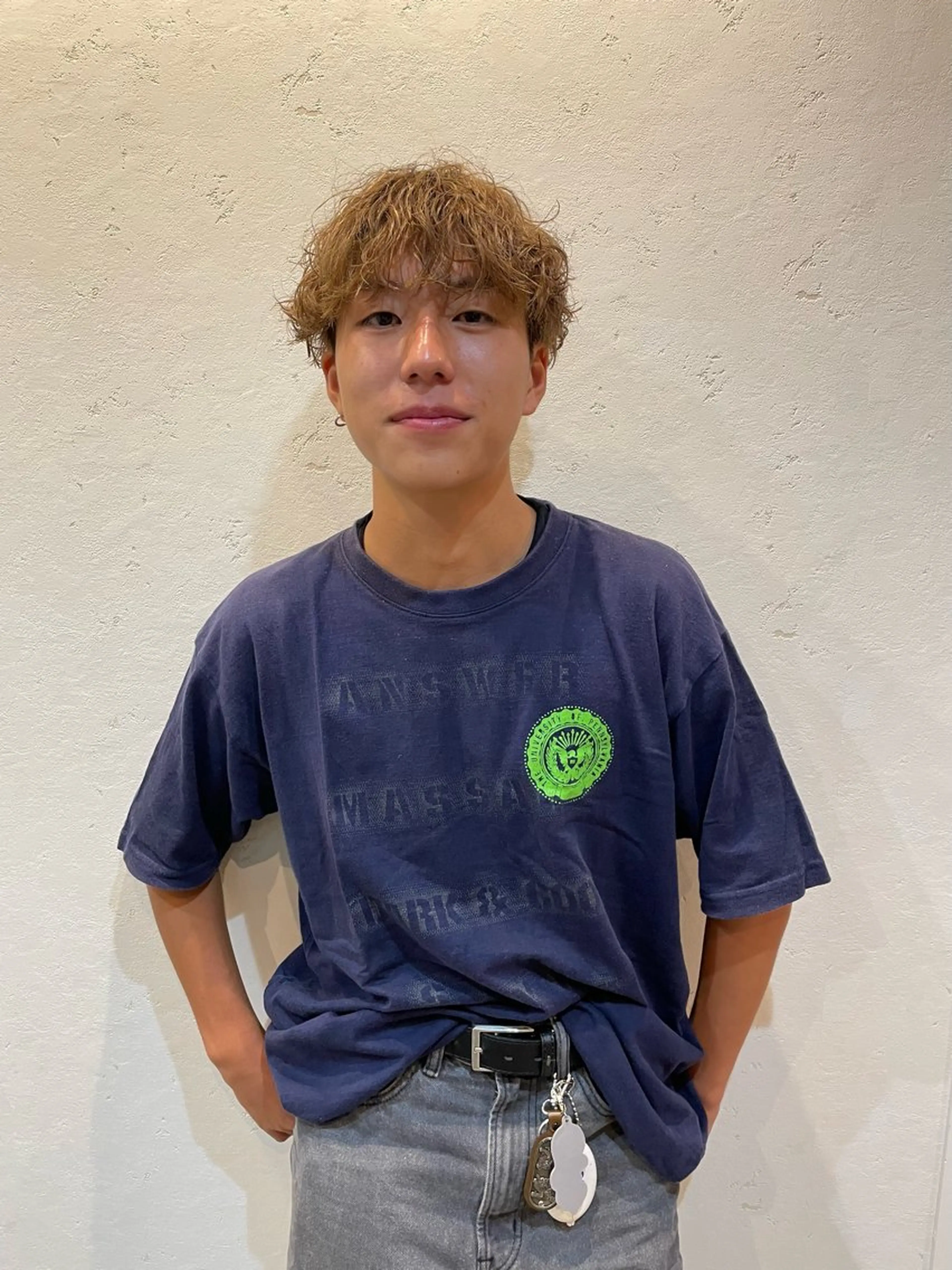 パーマ メンズ メンズブリーチ センターパート メンズパーマ カット パーマ 渋谷 留菜のヘアスタイル