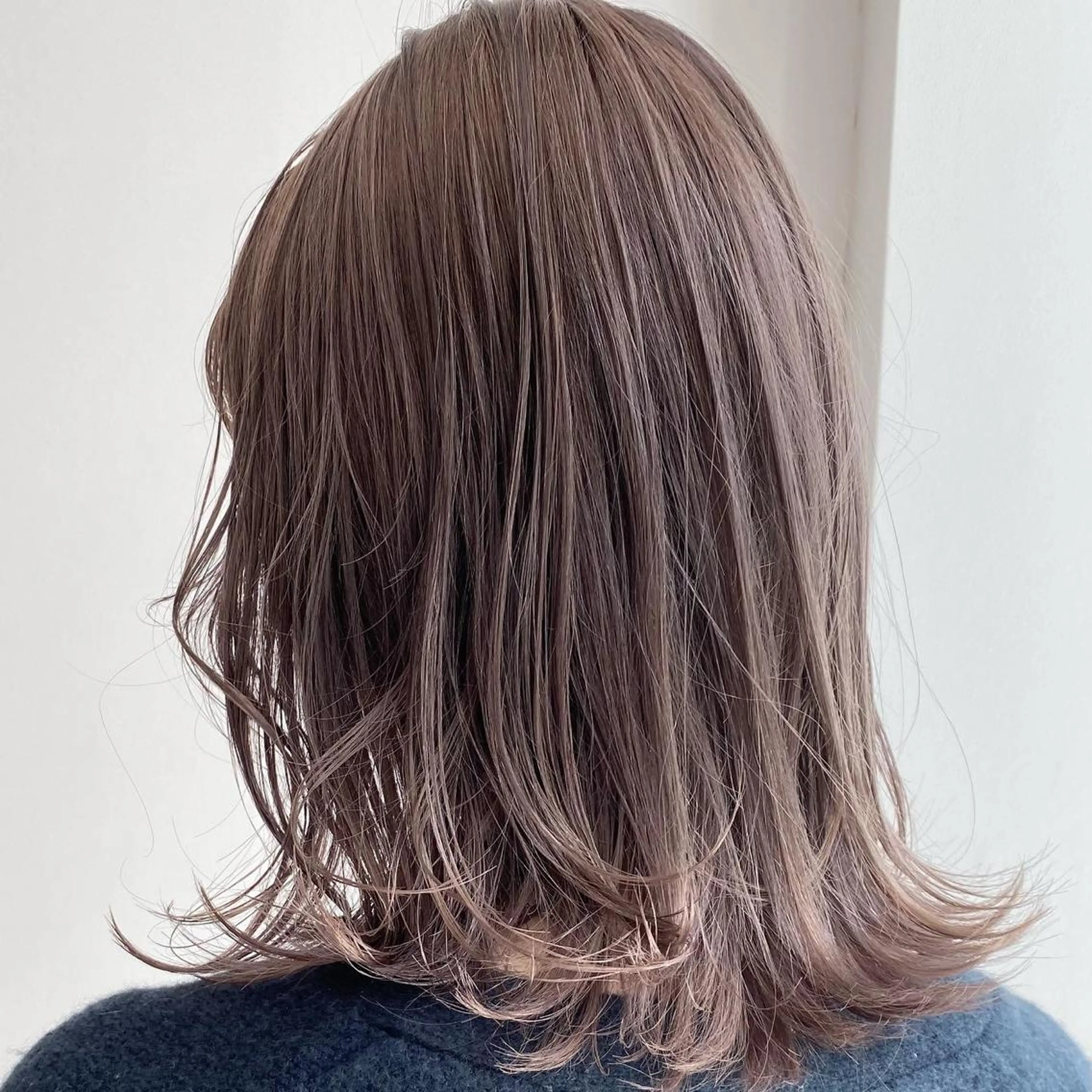 セミロング カラー カット ヘアカラー AVANCE京橋所属・ハイトーンヘア/ 島崎　タクミのヘアスタイル