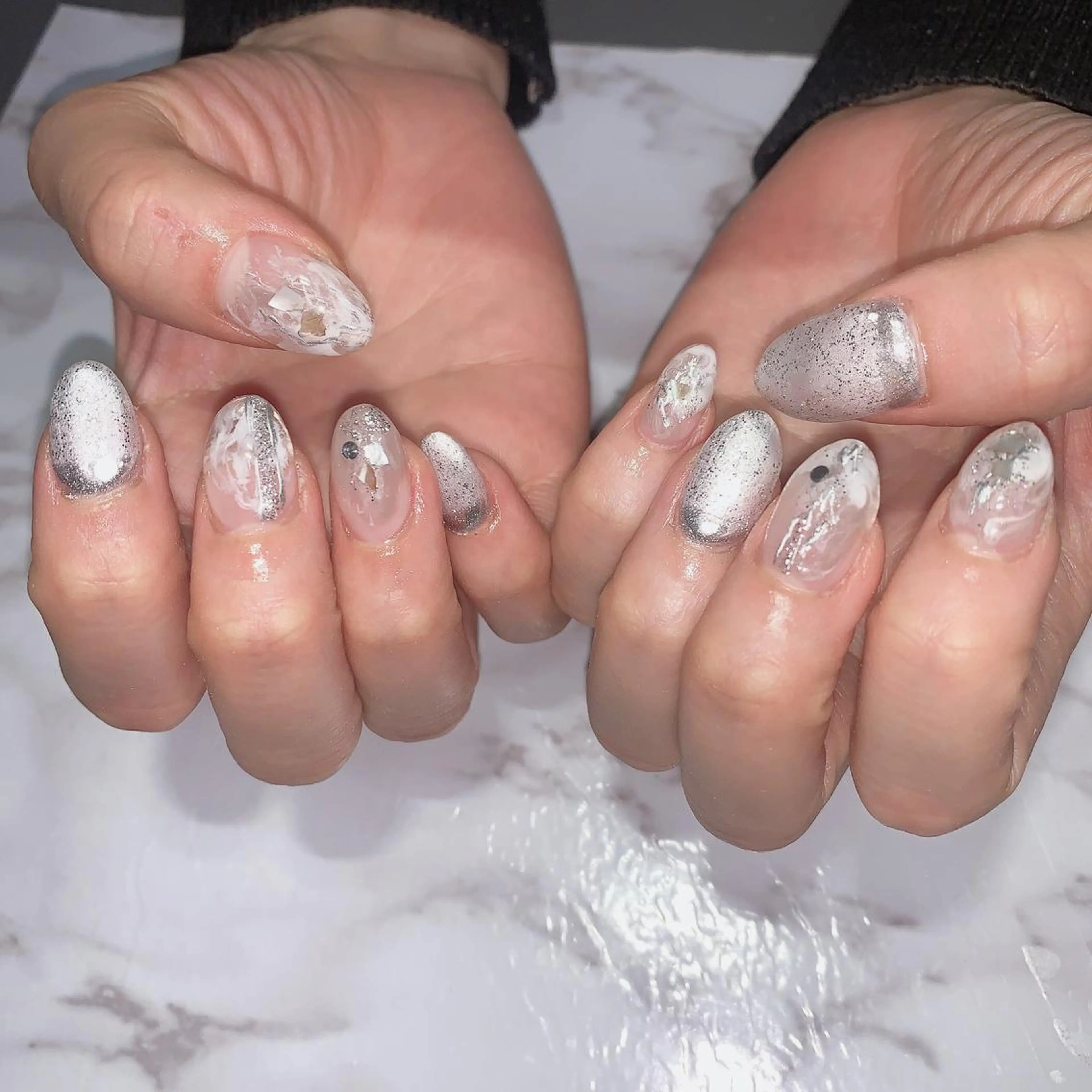 ネイル ニュアンスネイル シルバー Ally's Nailのネイルデザイン