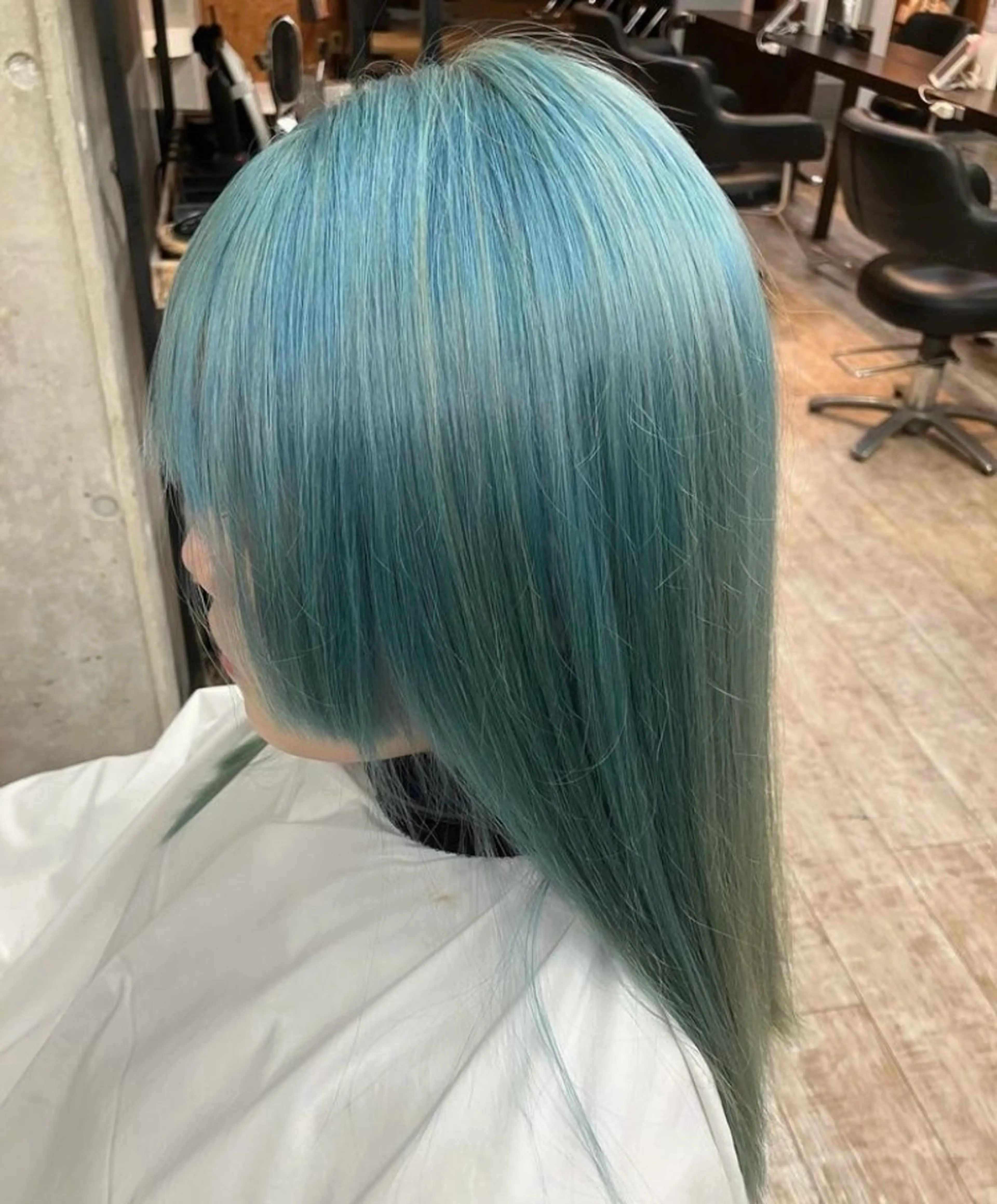 カラー エメラルドグリーン Riko .のヘアスタイル