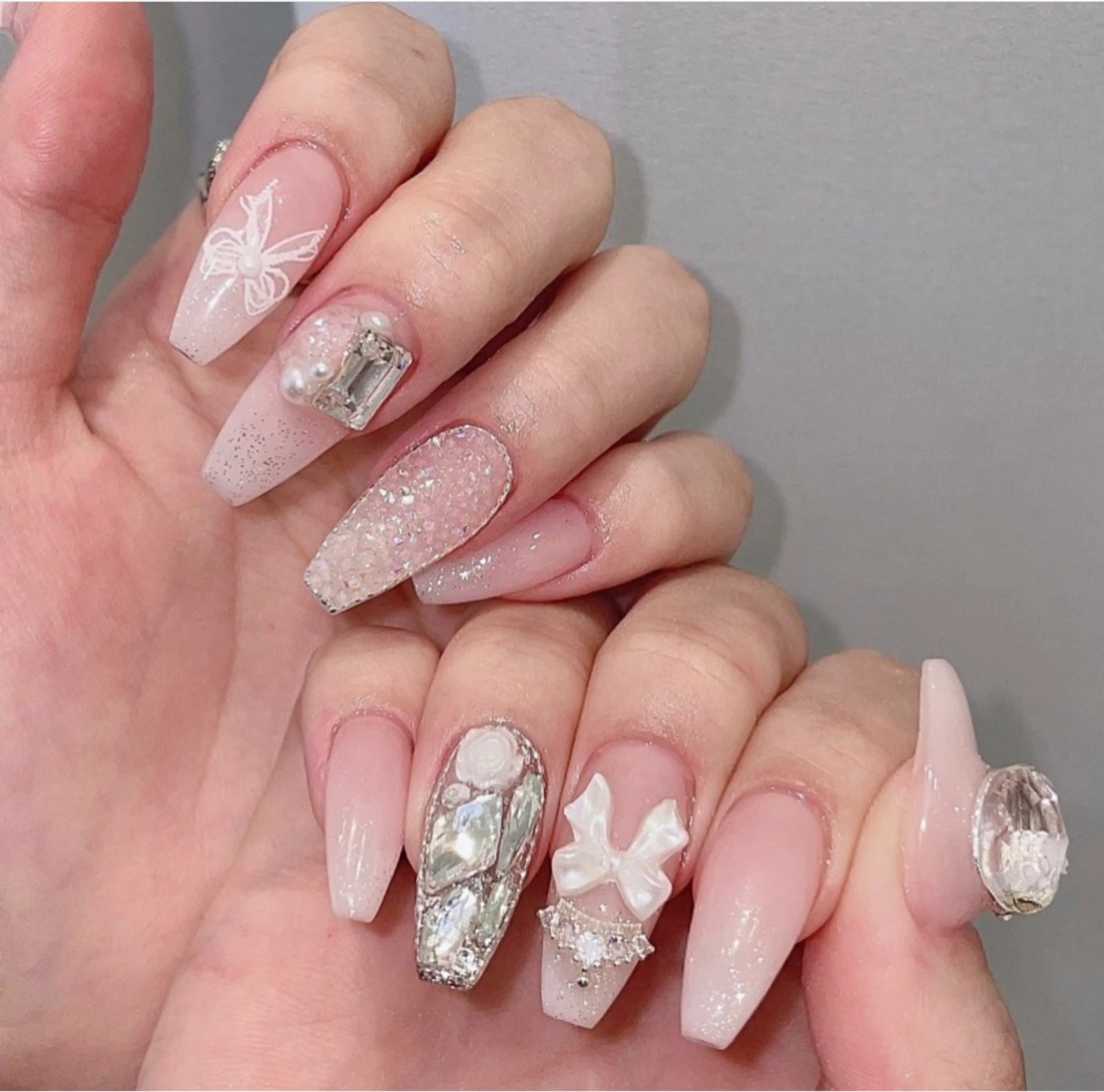 ネイル フラッシュネイル フレンチネイル グラデーション キラキラネイル 韓国ネイル ハンドネイル Lina nail所属・Lunaa 池袋のネイルデザイン