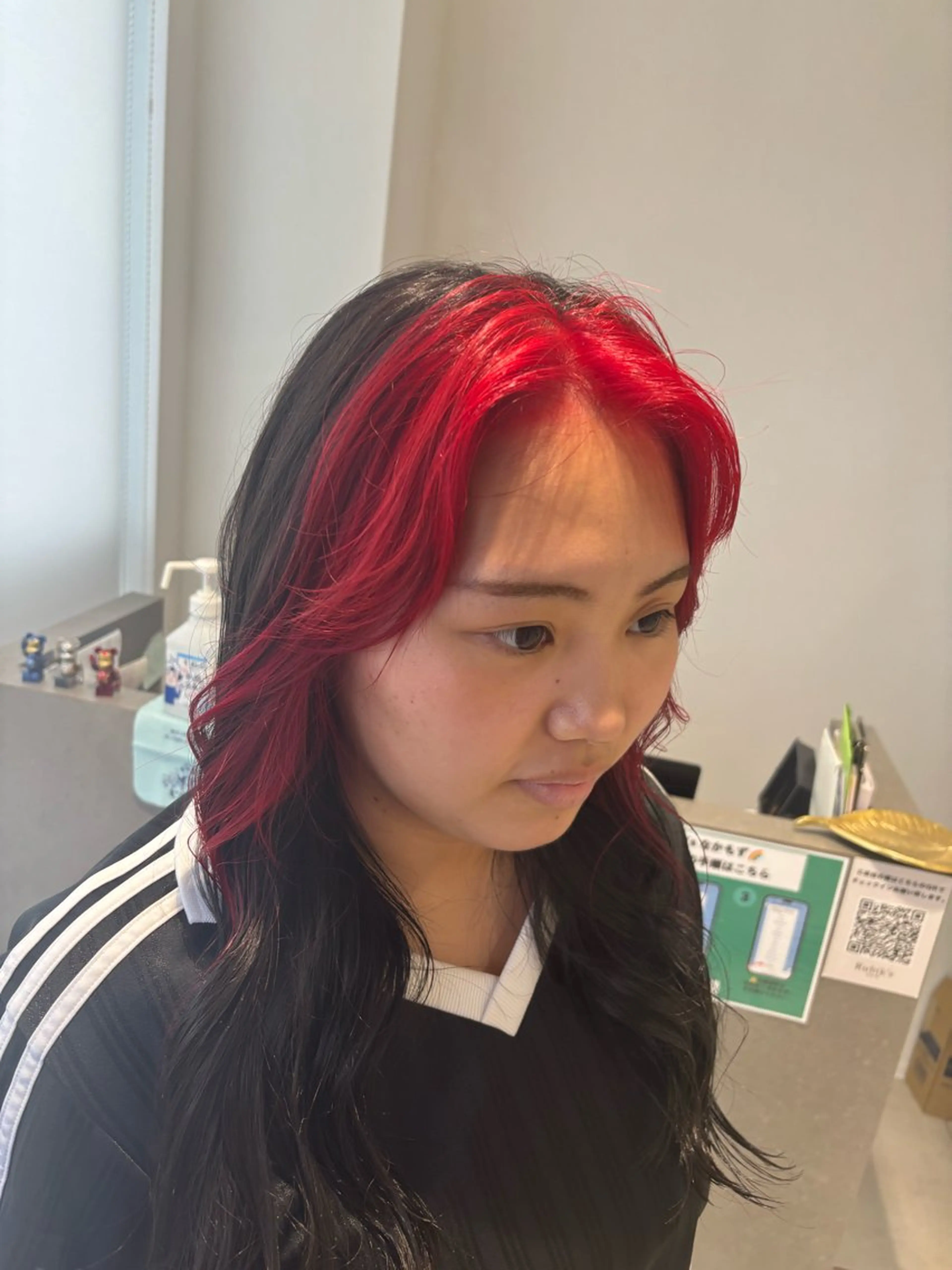 ロング ヘアカラー 柳井 瑠菜のヘアスタイル