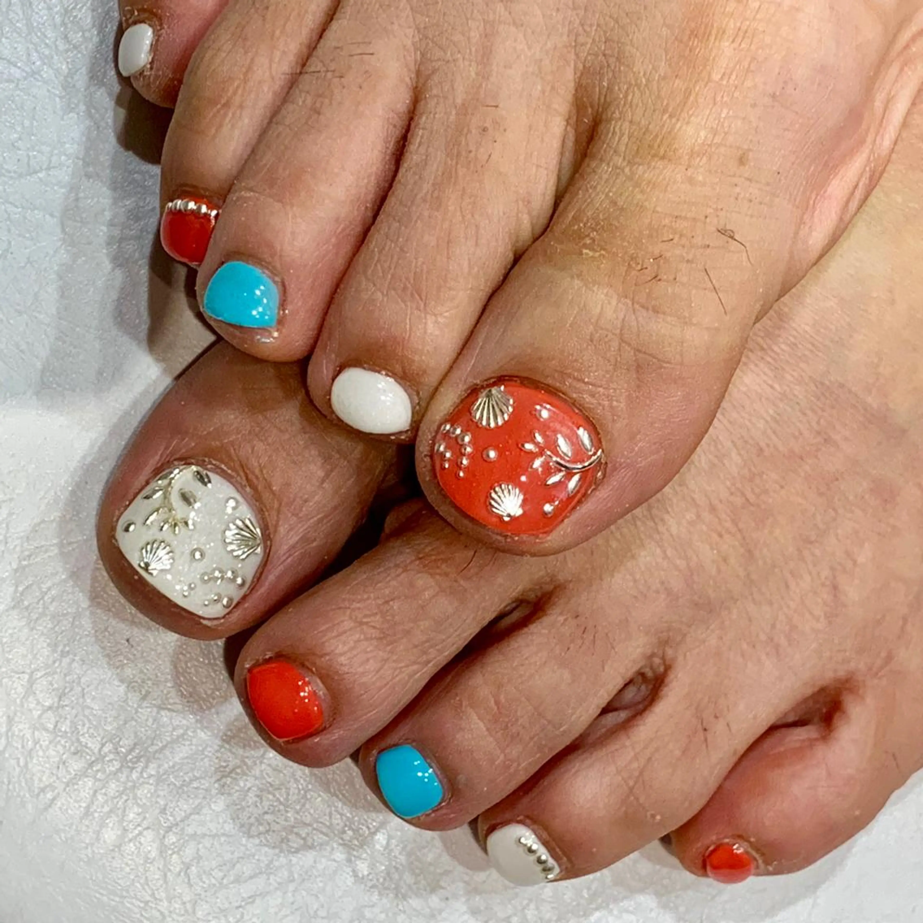 ネイル フットネイル シルバー ハンドネイル 佐藤 まりえのネイルデザイン