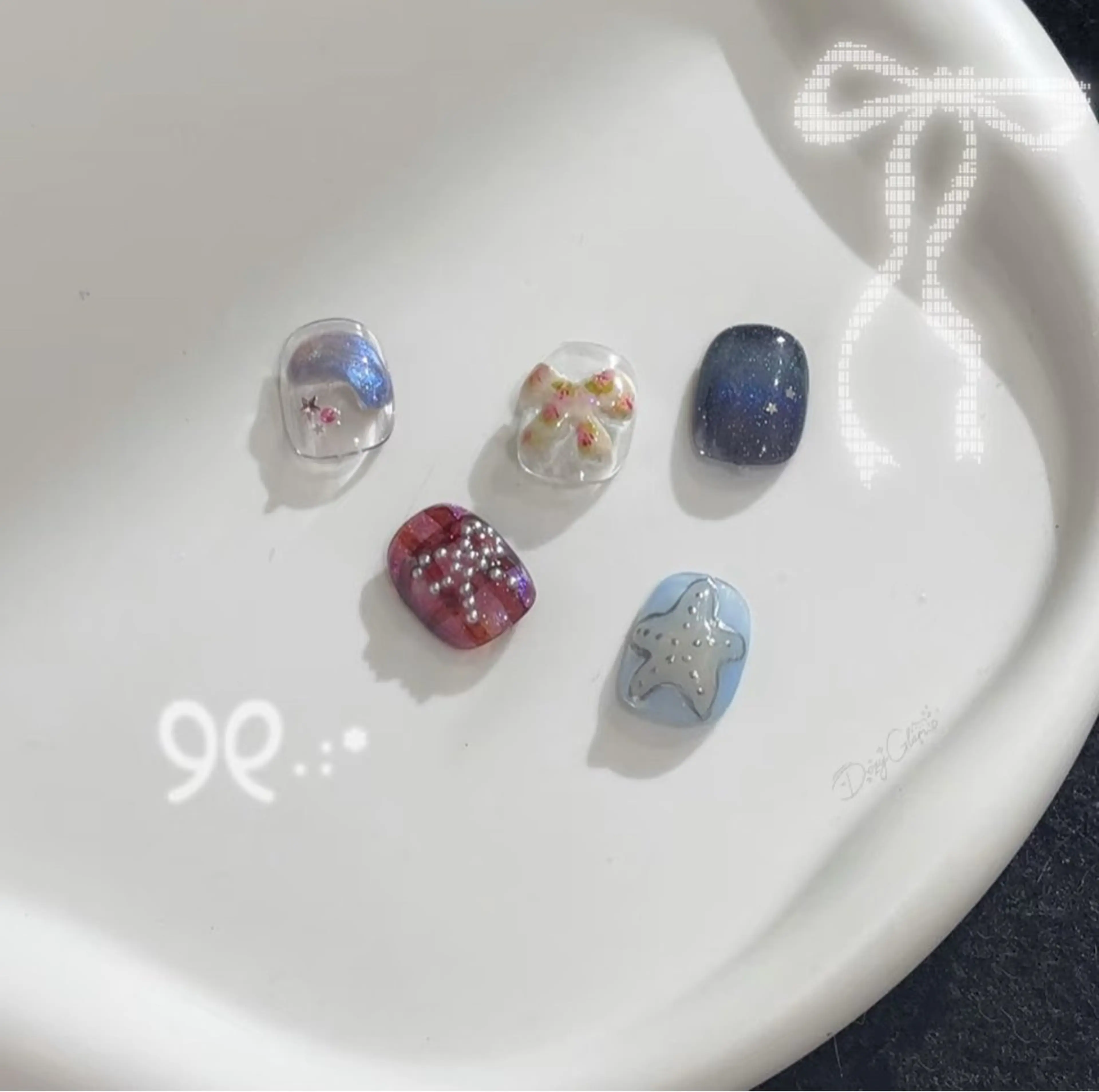 ネイル リボン ✨DozyGlam NailSalonのネイルデザイン