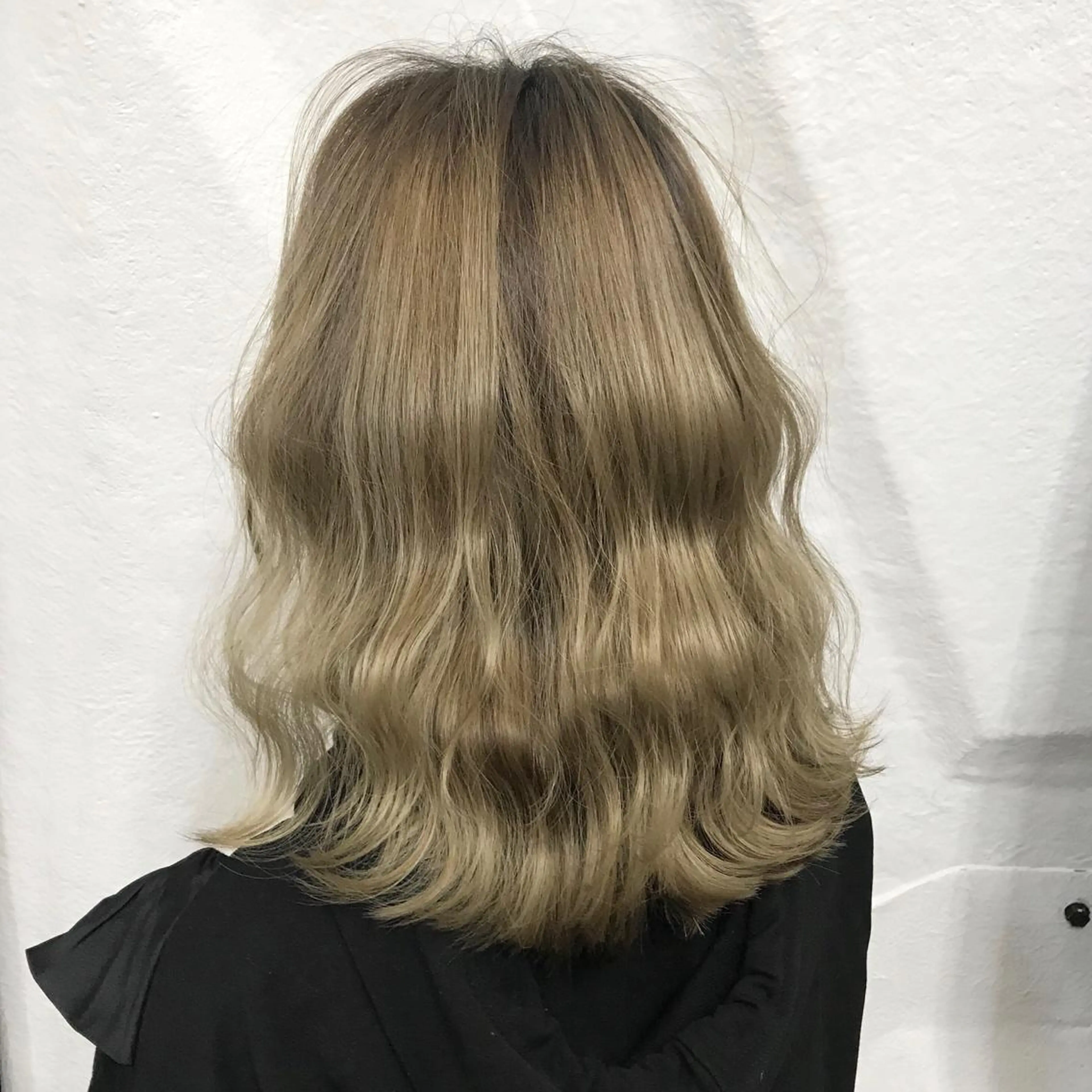 ミディアム カラー ブリーチ ブロンド サロウィン所属・K-POP好き美容師 🇰🇷Kai.Yのヘアスタイル